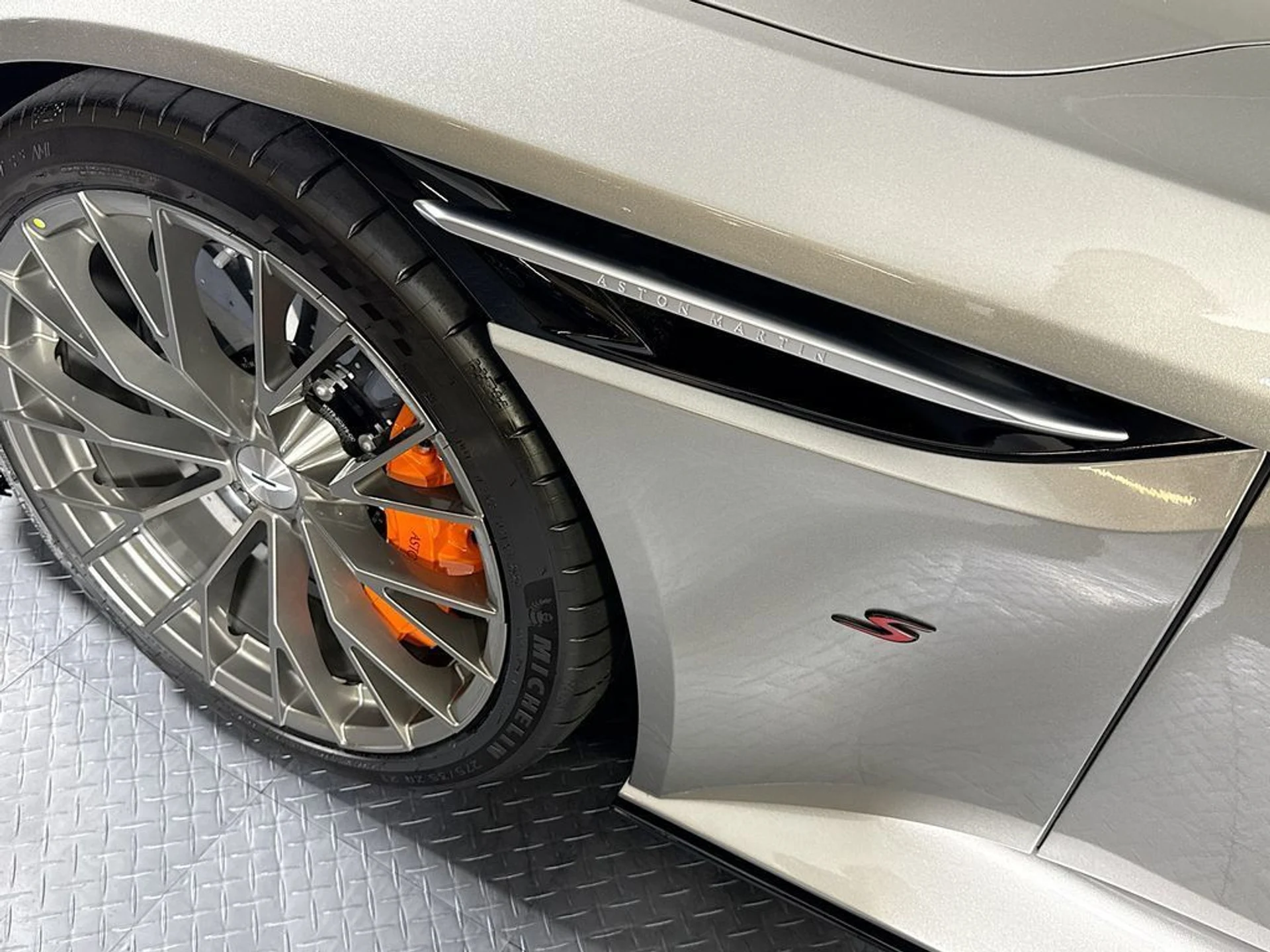 mph022_4164797669_new_2026_aston_martin_db12_11350_23038289_23_1024_06ead69d5a