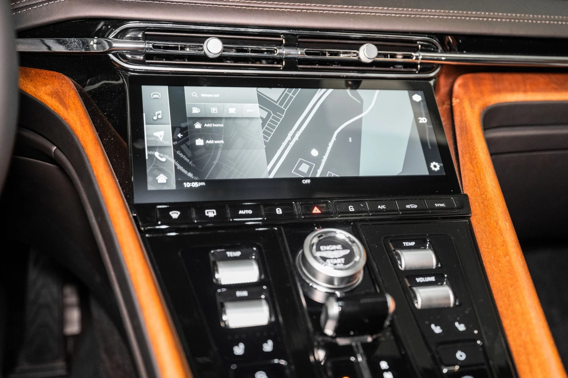 mph022_4166987031_Used_2025_Aston_Martin_DB_12_Coupe_1748960287_e2bb4f67d1