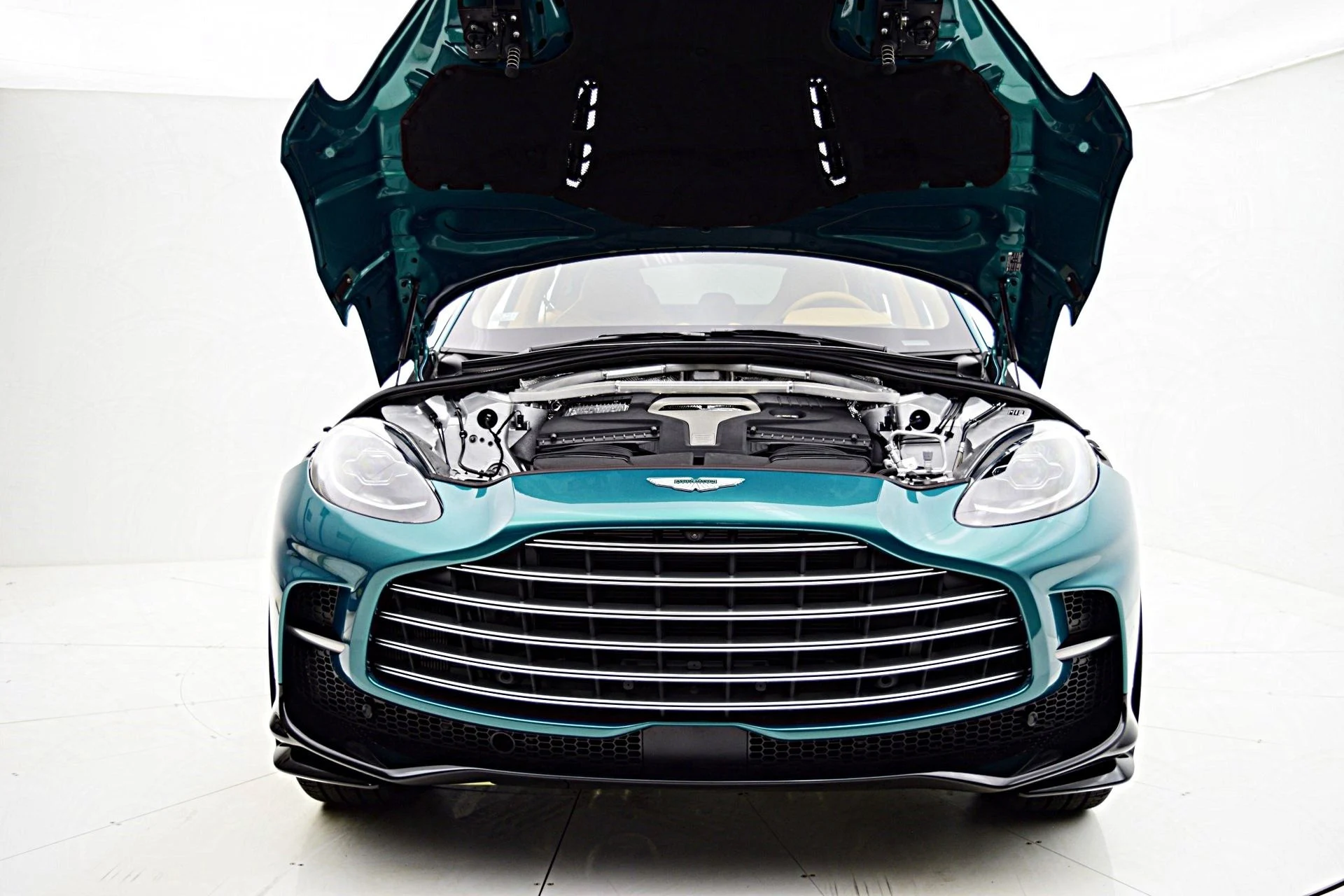 mph022_4174809490_New_2025_Aston_Martin_DBX_707_67c9a5cbfd