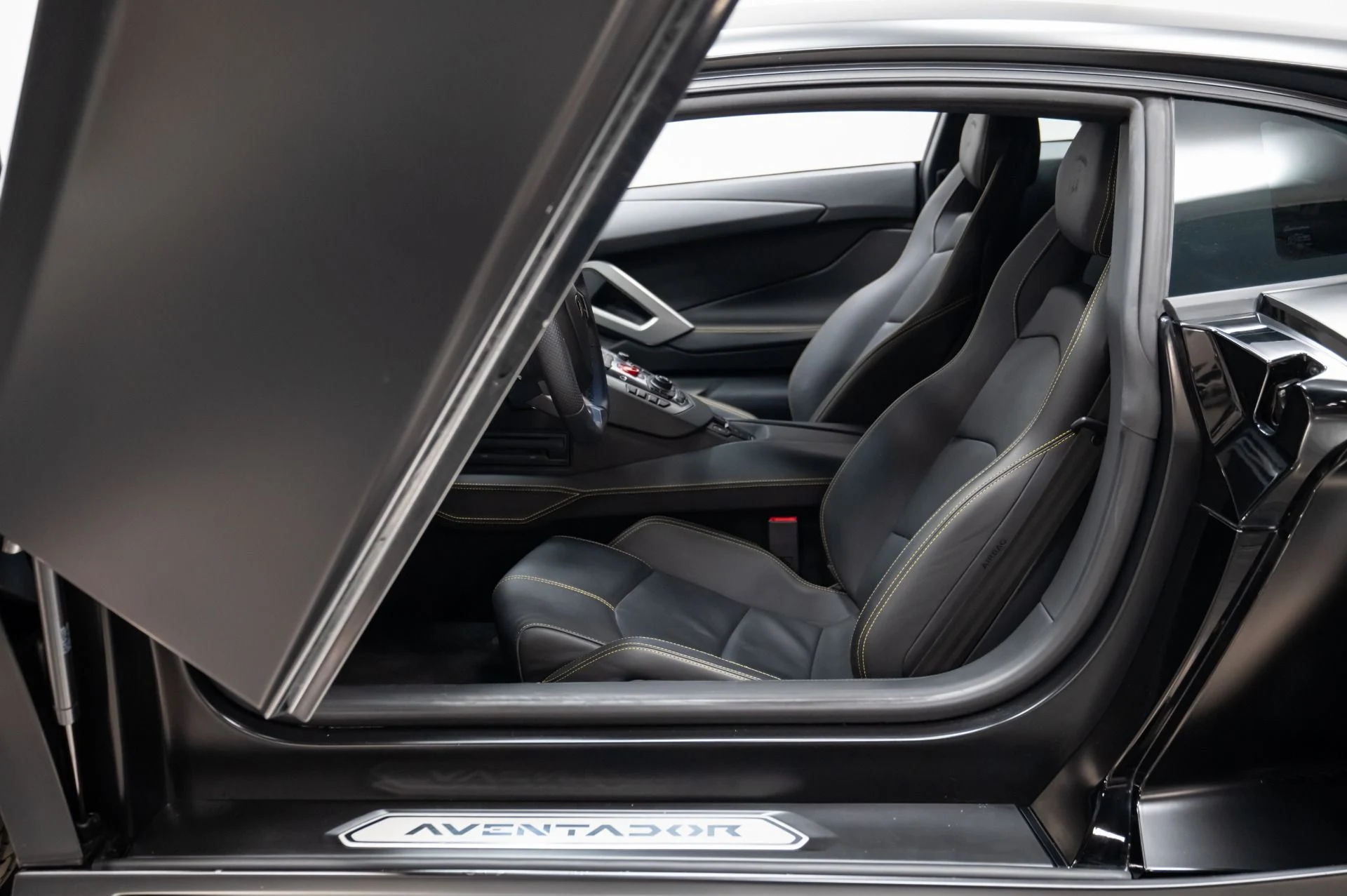 mph022_4177907173_Used_2014_Lamborghini_Aventador_1769104446_6677576070