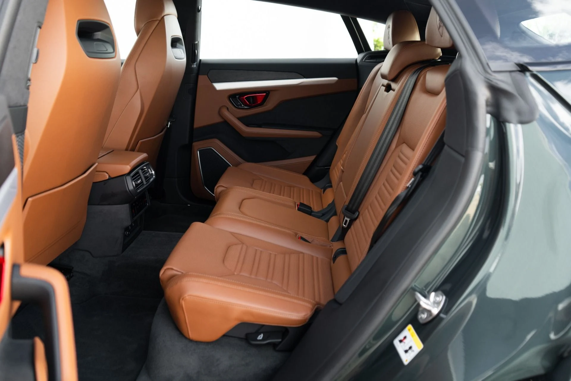 mph022_4178667840_Used_2025_Lamborghini_Urus_SE_1758739816_68dbefa7c2