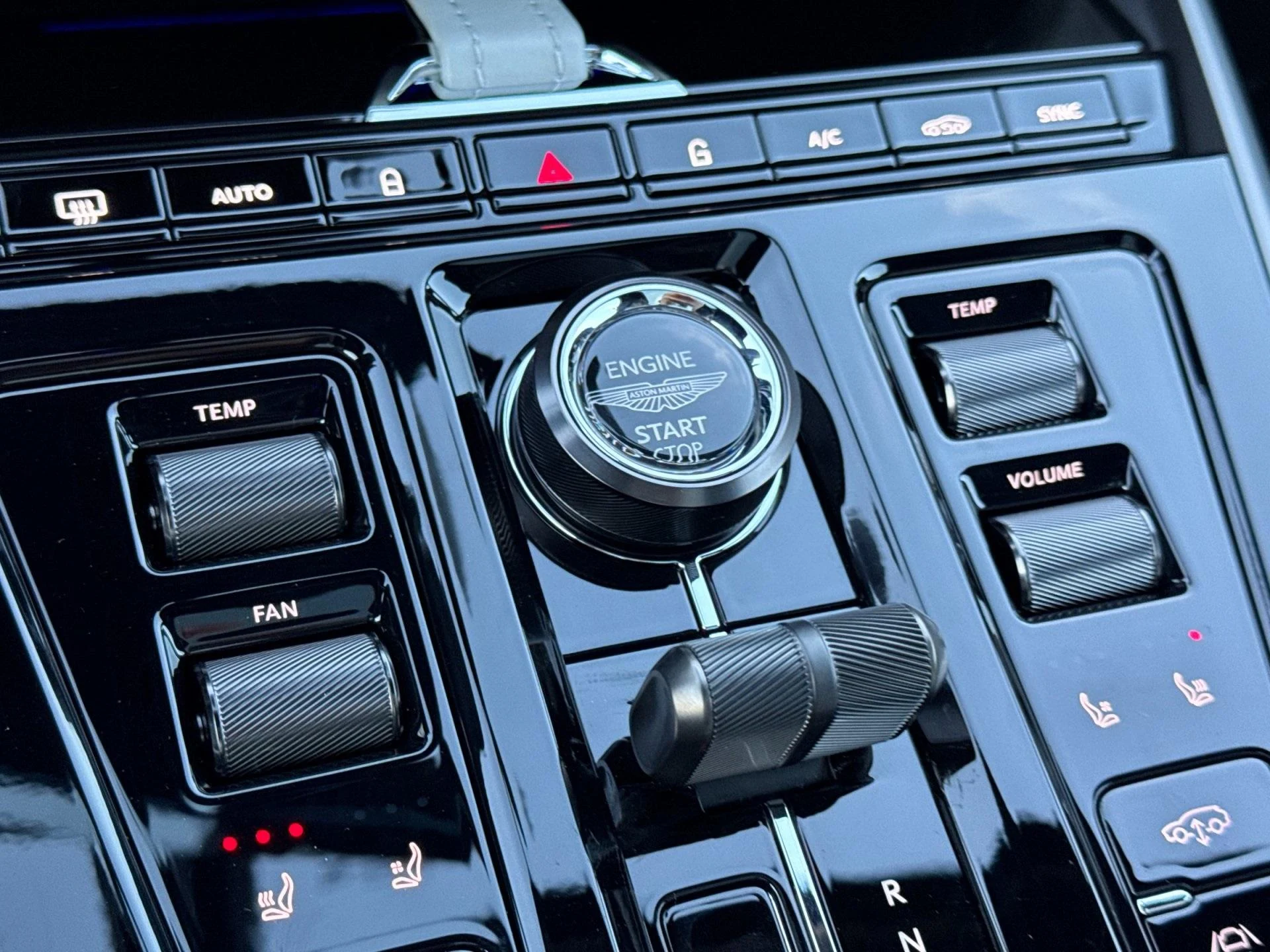 mph022_4181933726_New_2026_Aston_Martin_DBX_707_1767971561_32c0899e47