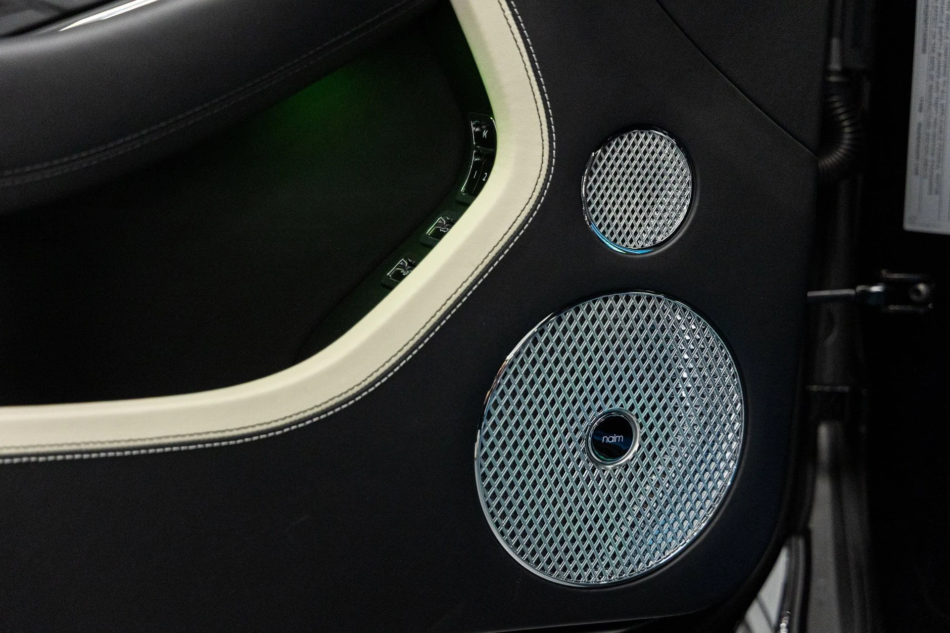 mph022_4185264217_99833d5d61c4443c0bff5cc6ca0fe039x_34c1c1b408