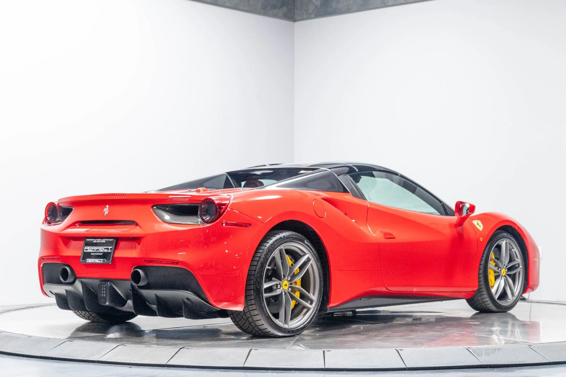 mph022_4188205763_Used_2018_Ferrari_488_Spider_1786656638_2bc57de057