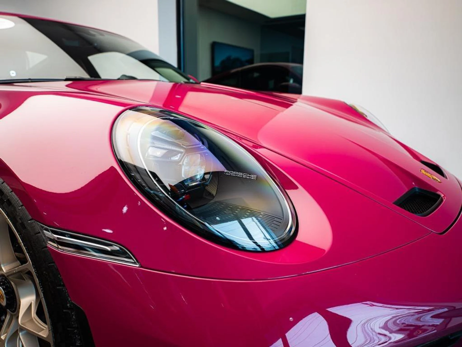 mph022_4202645445_ysl_MQXA_Yd_Vk_B_Aptt_R_Fwf_W_Pvone_M_9a579206c5