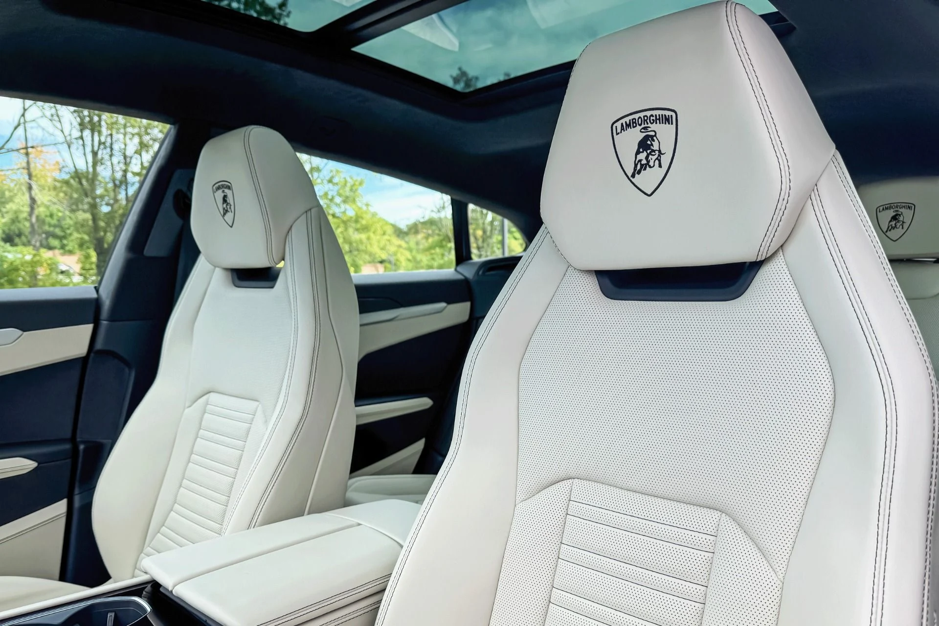 mph022_4209977532_Used_2025_Lamborghini_Urus_SE_1764806164_a35e785d09