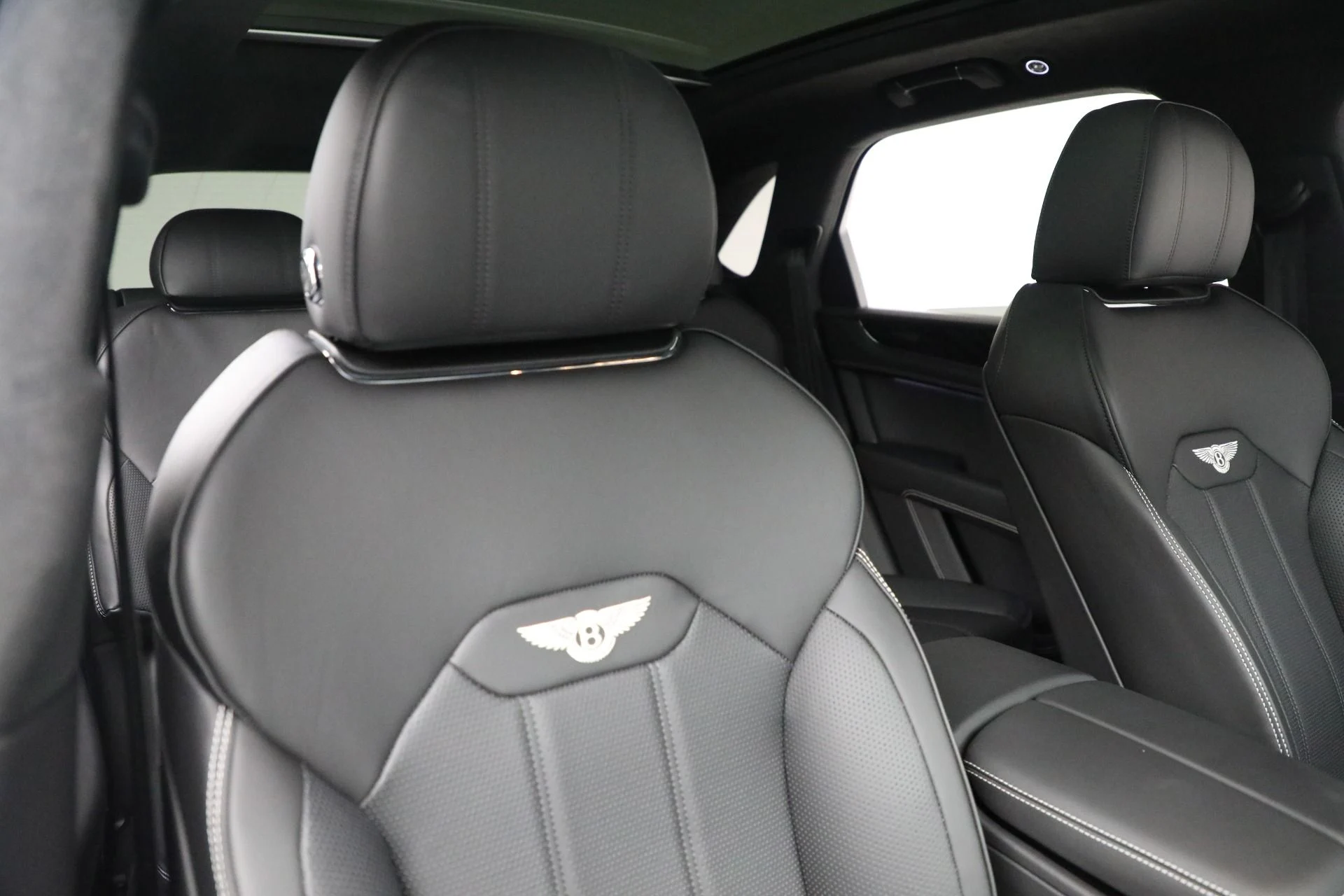 mph022_4216643087_Used_2023_Bentley_Bentayga_V8_0351446665