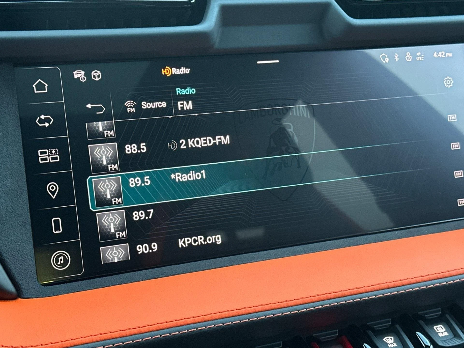 mph022_4222114201_New_2025_Lamborghini_Urus_SE_1766589018_4a57151421