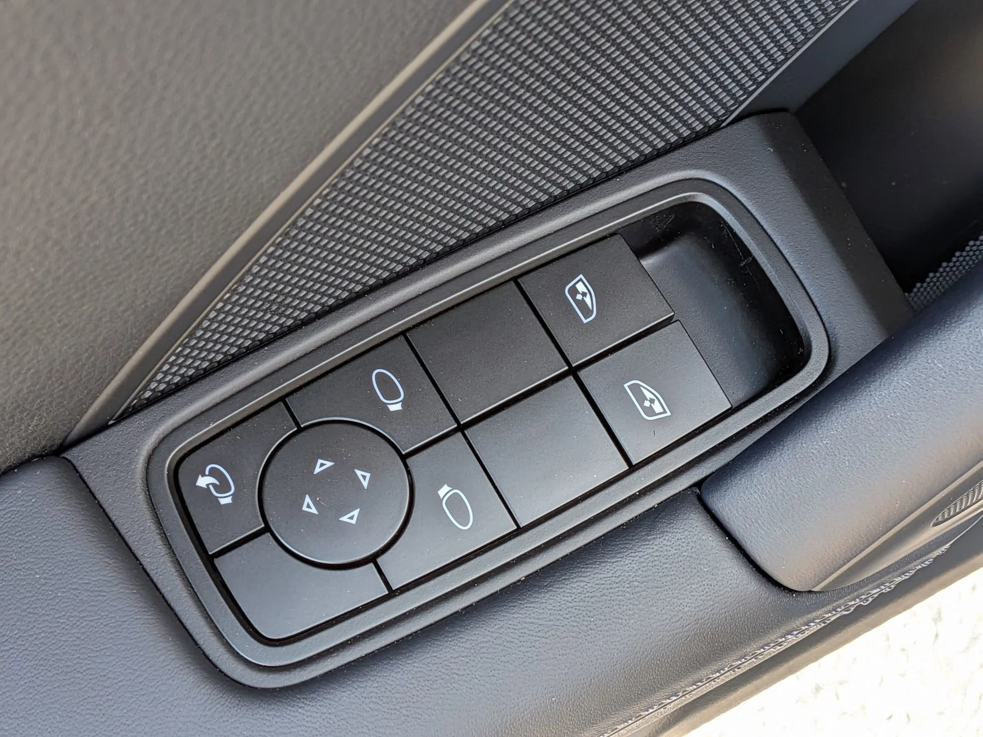 mph022_4225775440_01aefb21f0273199c2b495994da882e1x_a7e6e13f6a