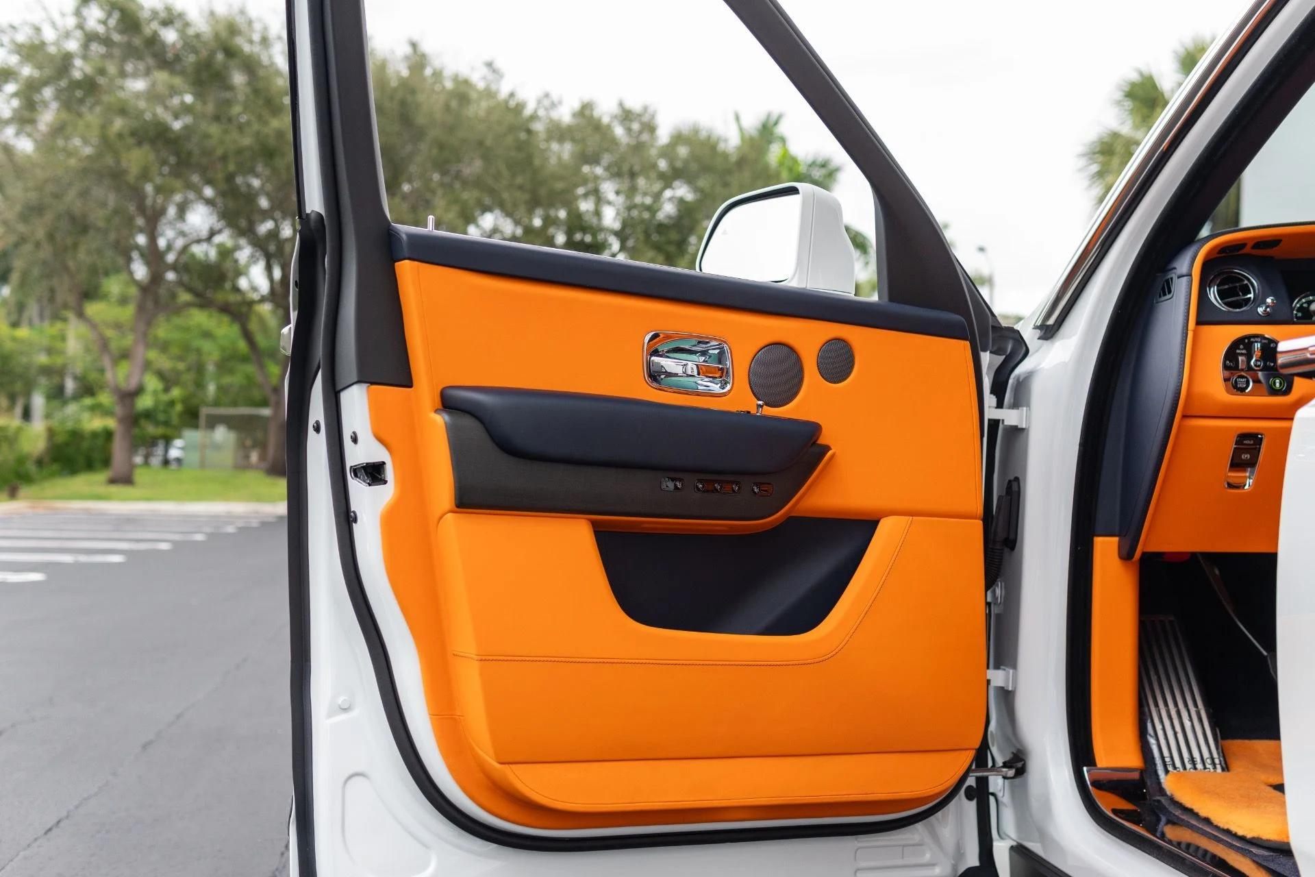 mph022_4227899413_Used_2023_Rolls_Royce_Cullinan_1766776309_9d460da4d7