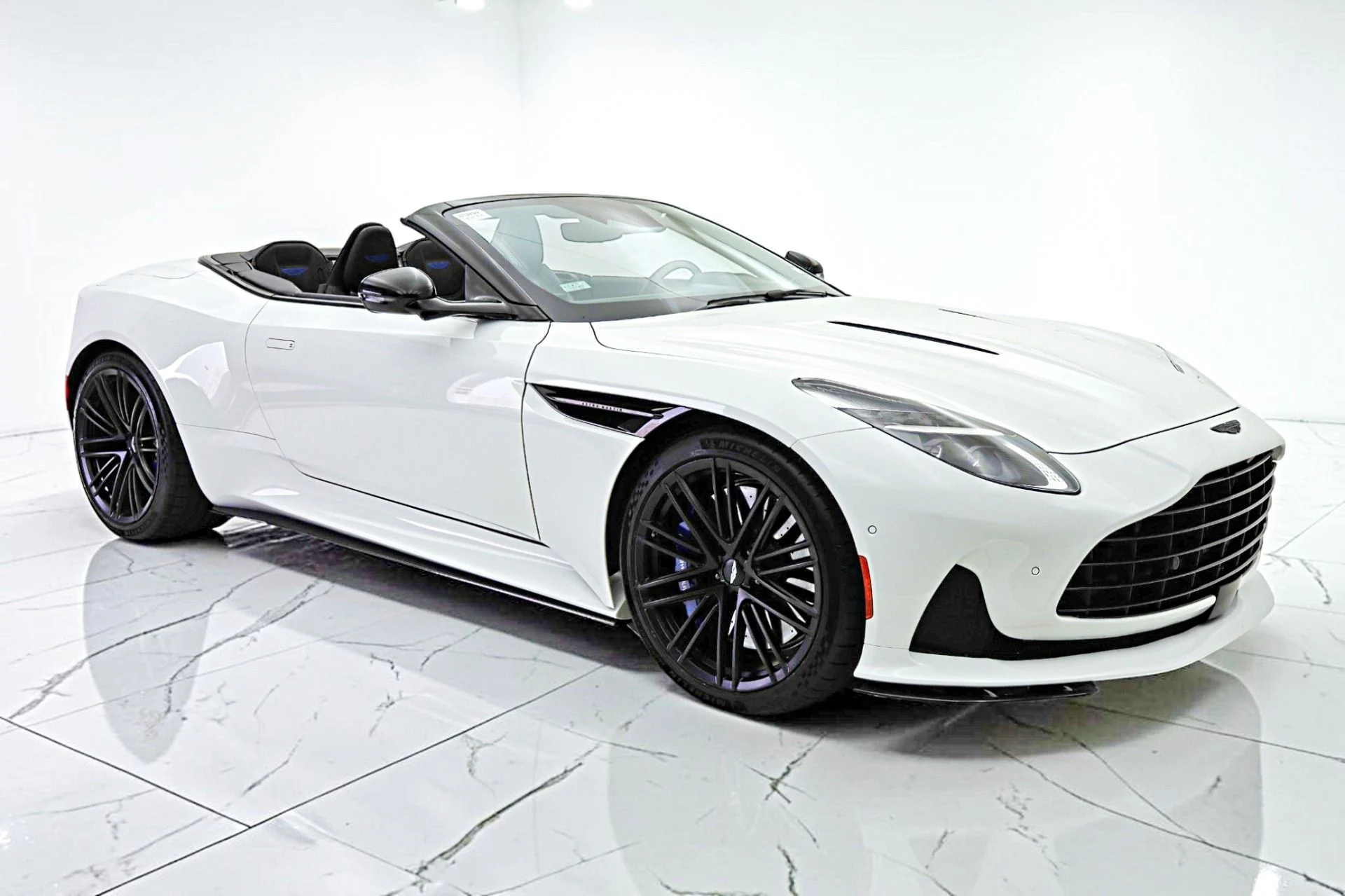 mph022_4231853922_Used_2024_Aston_Martin_DB_12_Volante_774a687d4b