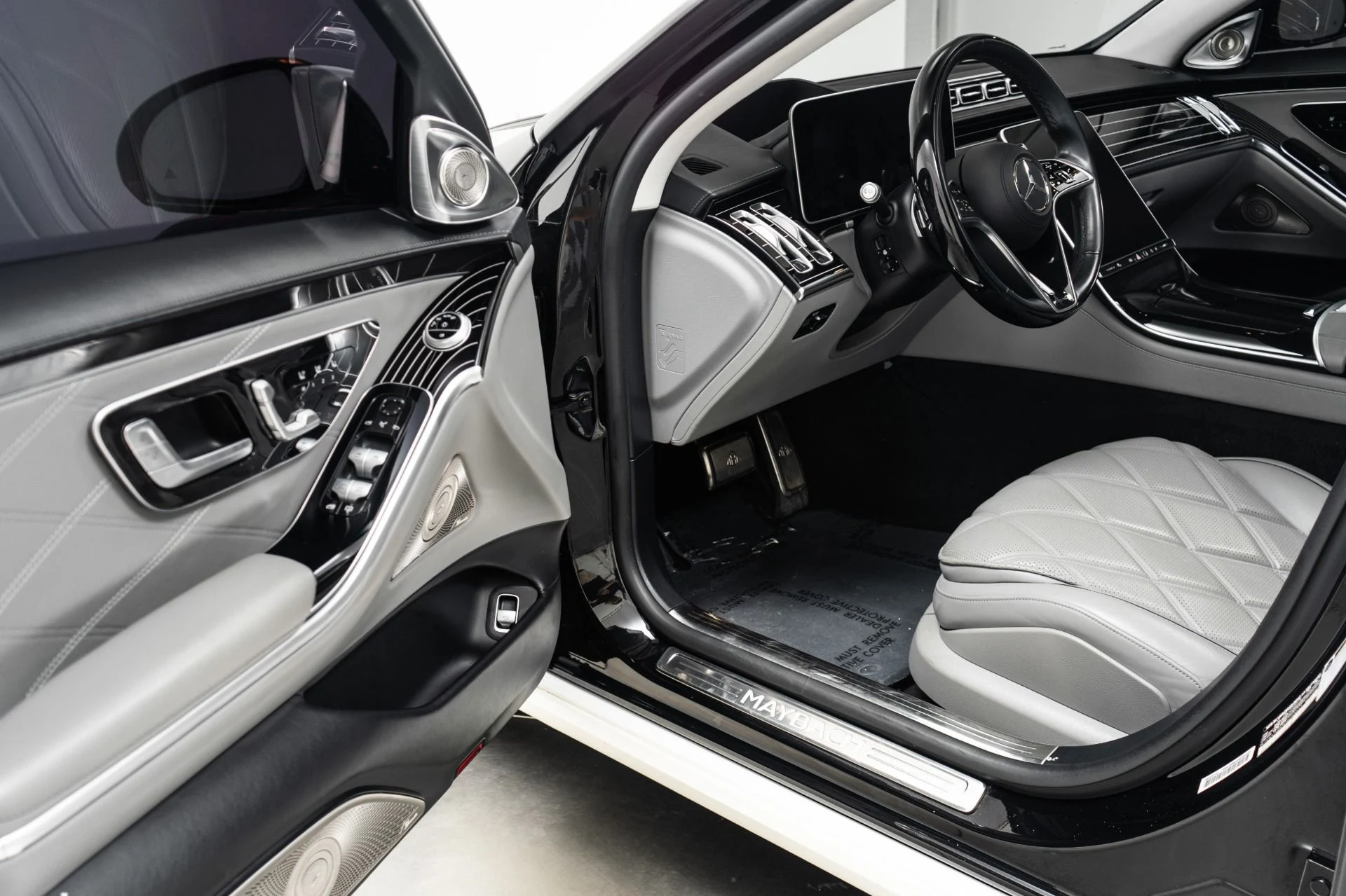 mph022_4237912668_Used_2021_Mercedes_Benz_Maybach_S_580_4_MATIC_Factory_Two_Tone_paint_Executive_Rear_Seat_Package_Bottle_Chiller_1776288092_70248c8d5f