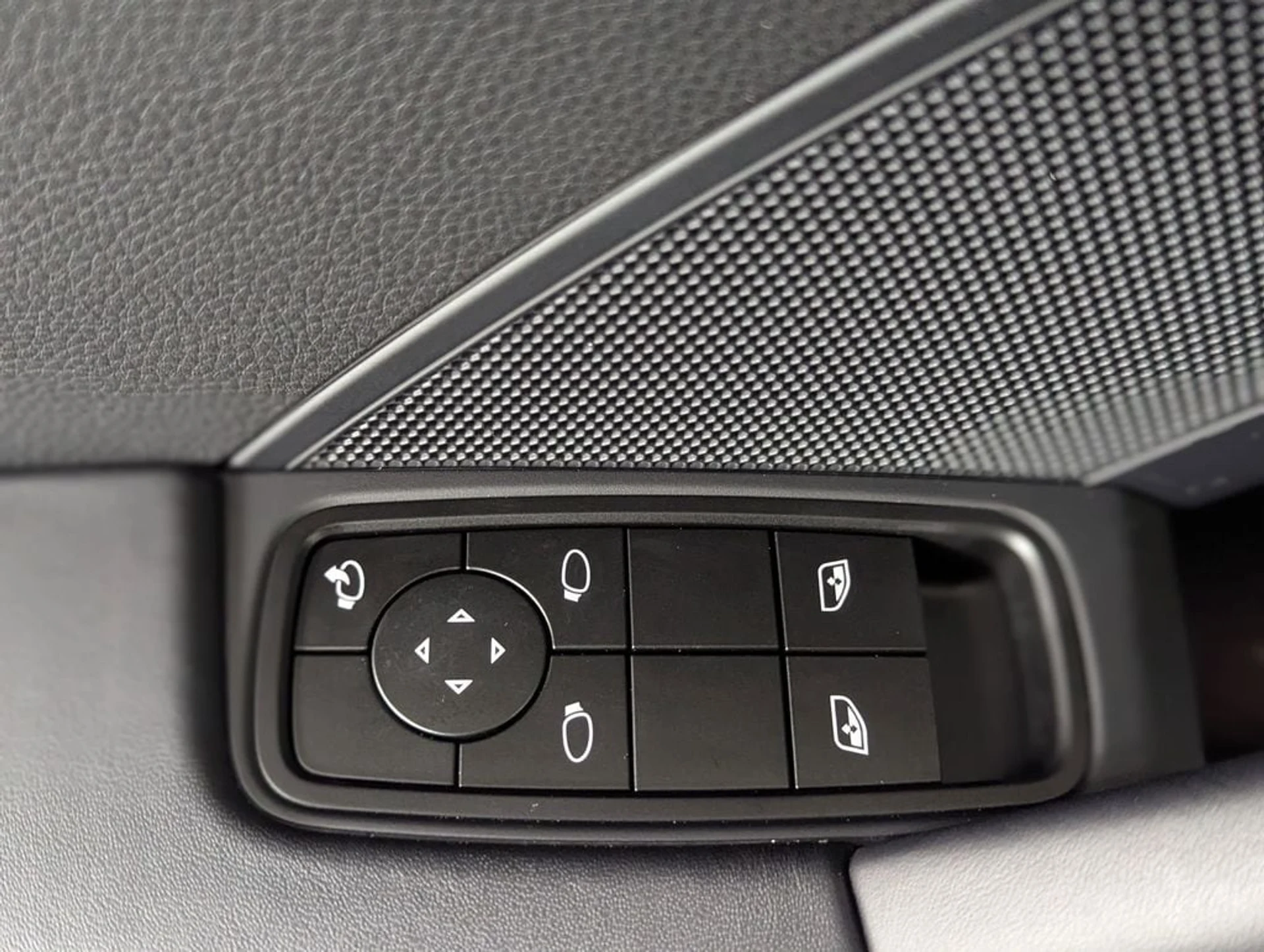 mph022_4240985731_f1940f8a9210f9076a31d4495a28c5aax_bb743cbde6