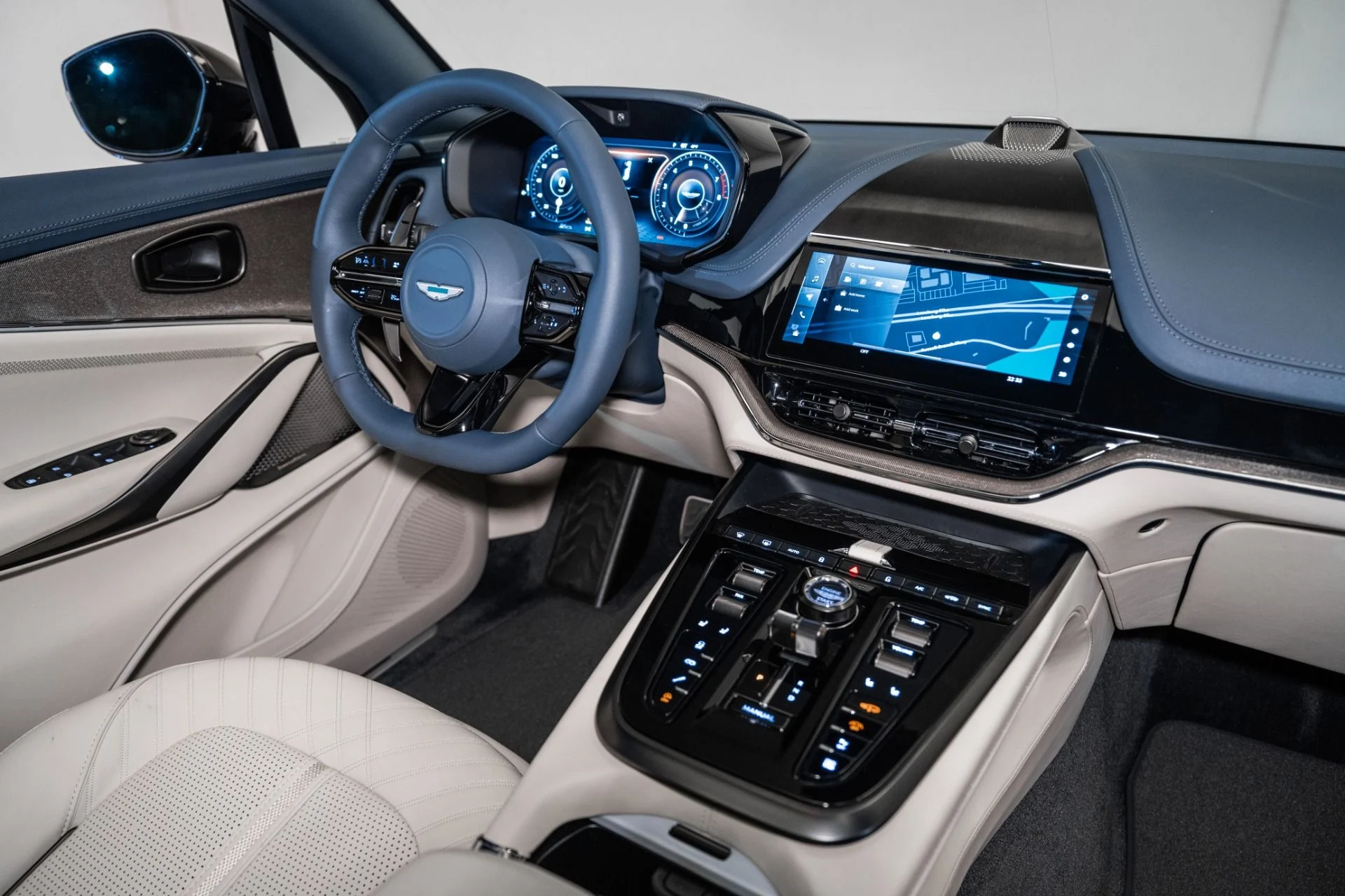 mph022_4243286764_Used_2025_Aston_Martin_DBX_707_1734711890_1af33b36e0