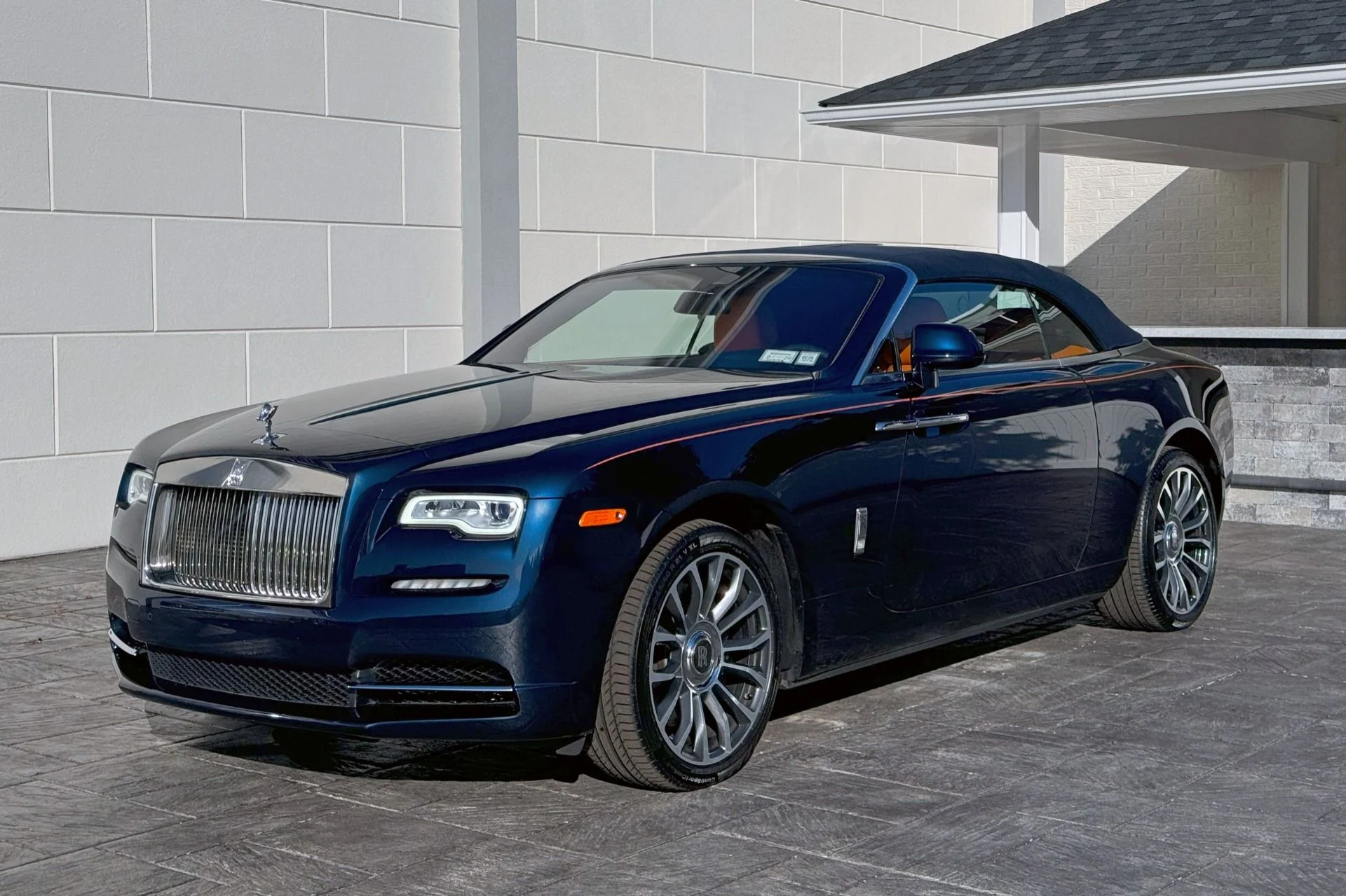 mph022_4243620425_Used_2019_Rolls_Royce_Dawn_1739202180_2ea0e659f8