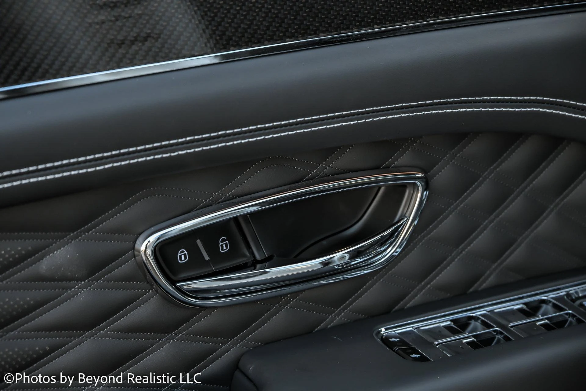 mph022_4248086147_Used_2024_Bentley_Bentayga_V8_1764105172_9fe401df4e