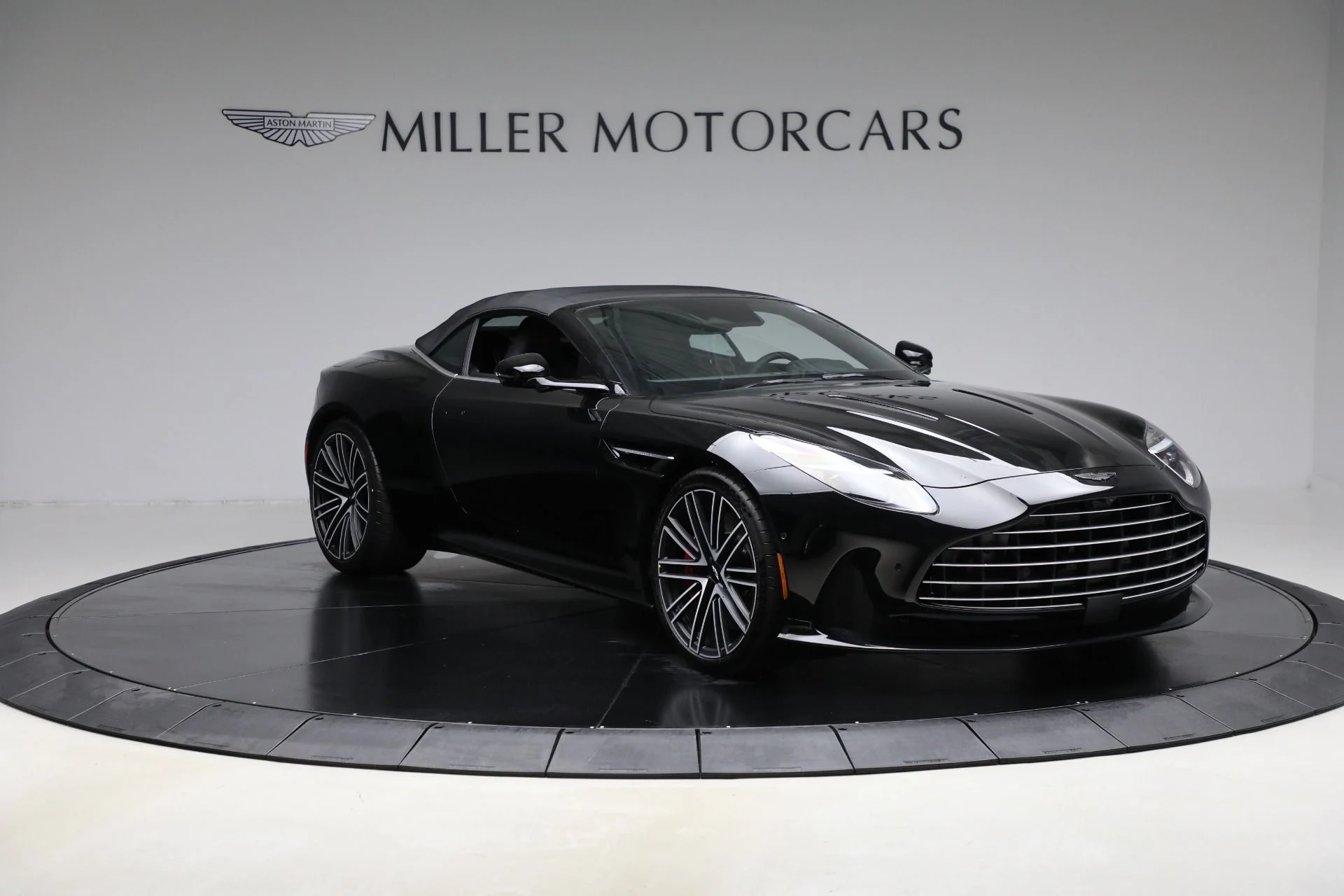 mph022_424982084_New_2025_Aston_Martin_DB_12_Volante_7ea011b738