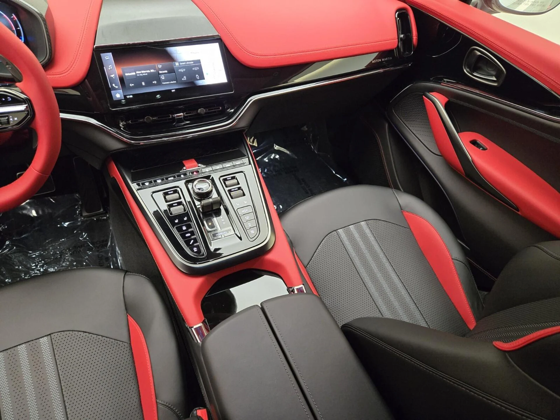 mph022_4256016374_Used_2025_Aston_Martin_DBX_707_1762583639_24786f337c