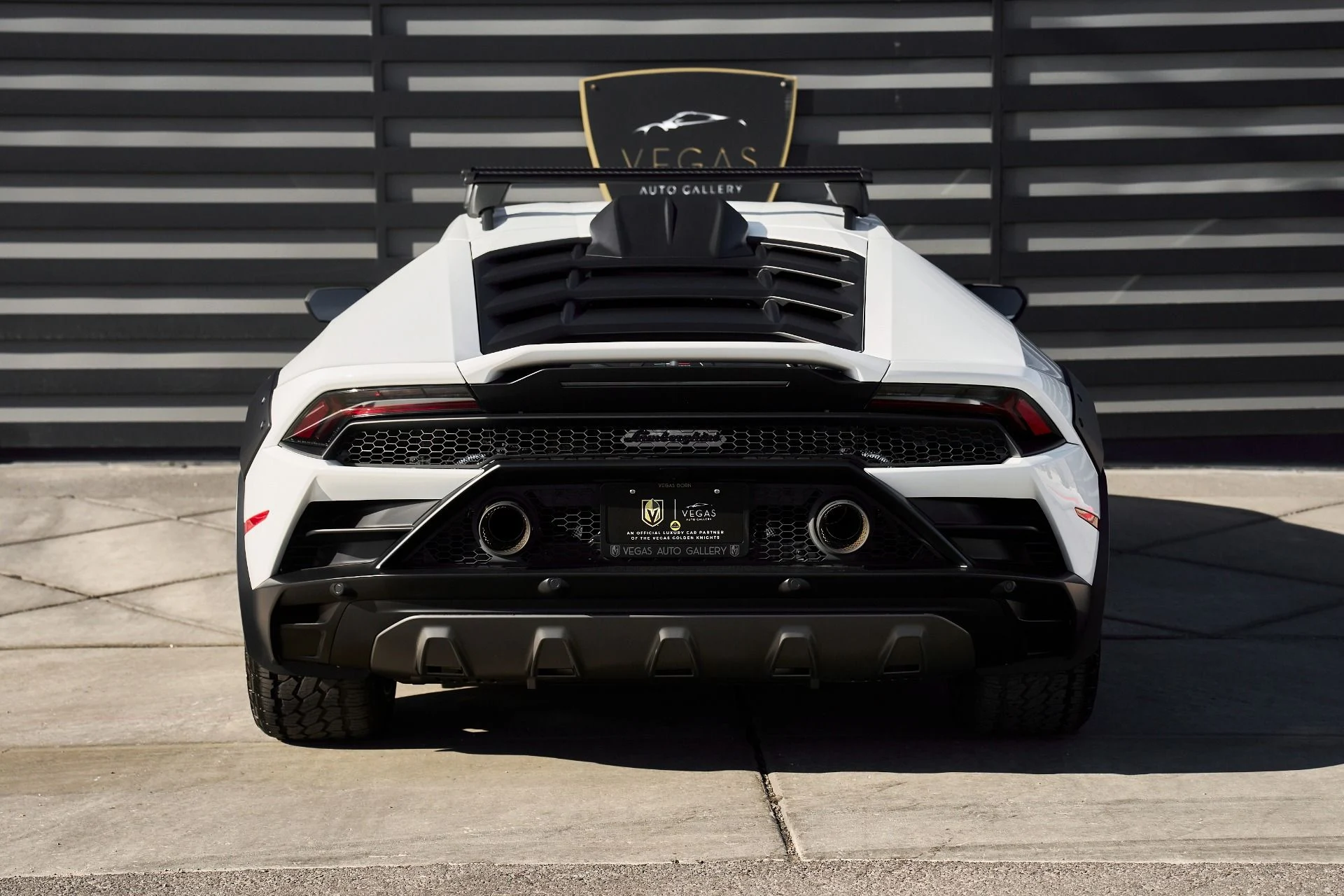 mph022_4257347781_Used_2023_Lamborghini_Huracan_Base_1764123555_3ab6a22713