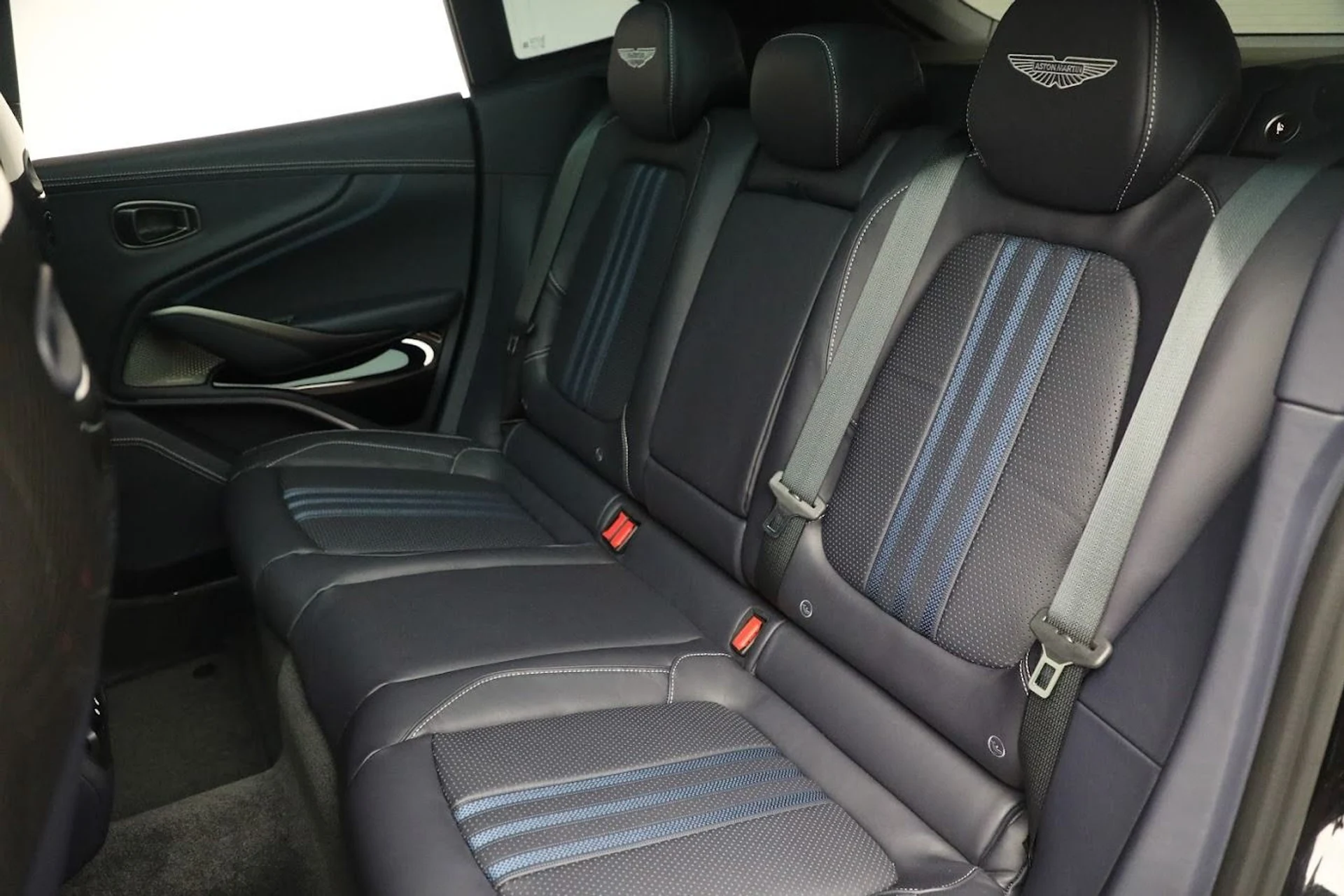 mph022_4264715778_New_2025_Aston_Martin_DBX_707_1c51704ef2
