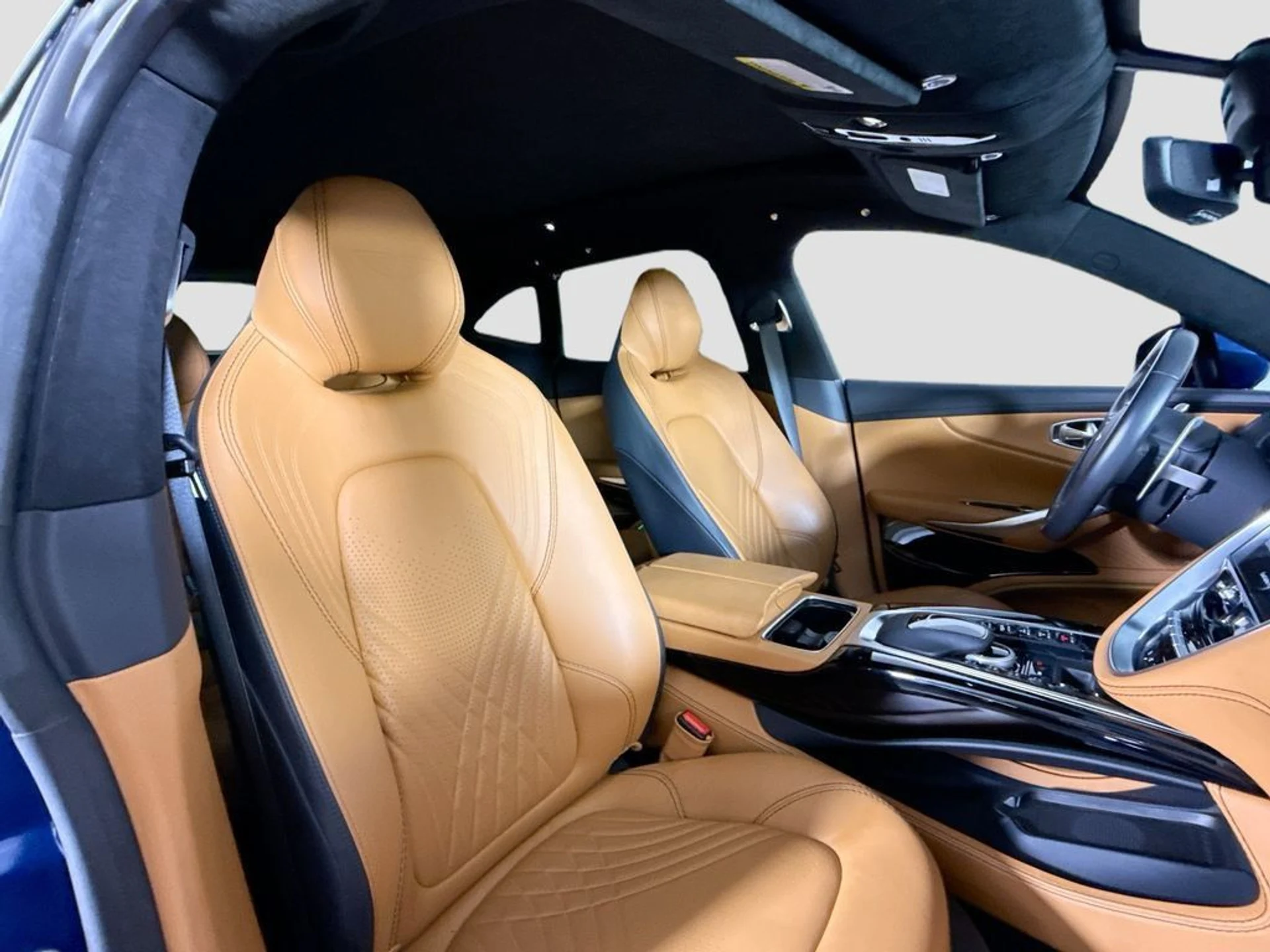 mph022_4265111798_used_2023_aston_martin_dbx_550_11350_23049541_23_1024_304f79e522
