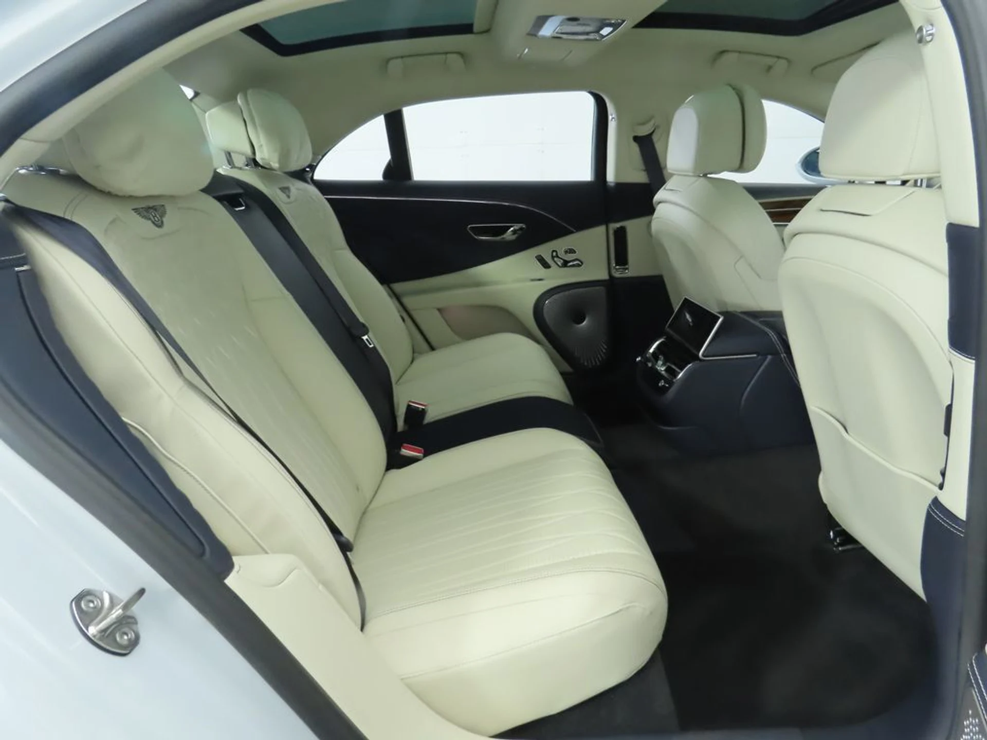 mph022_4273971220_used_2020_bentley_flying_spur_w12sedan_8119_22909310_23_1024_6de9f7b84b