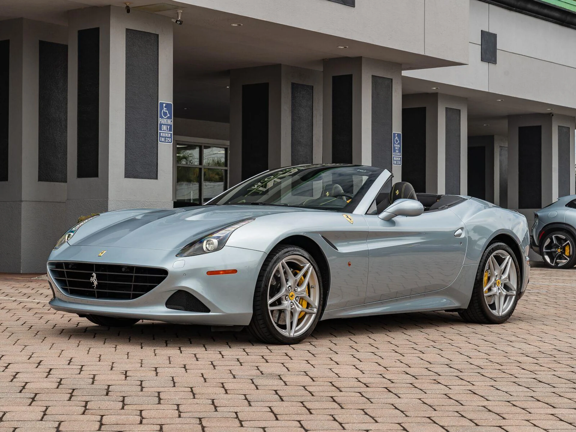 mph022_4275818334_Used_2016_Ferrari_California_T_1785949662_b1ba5e42ad