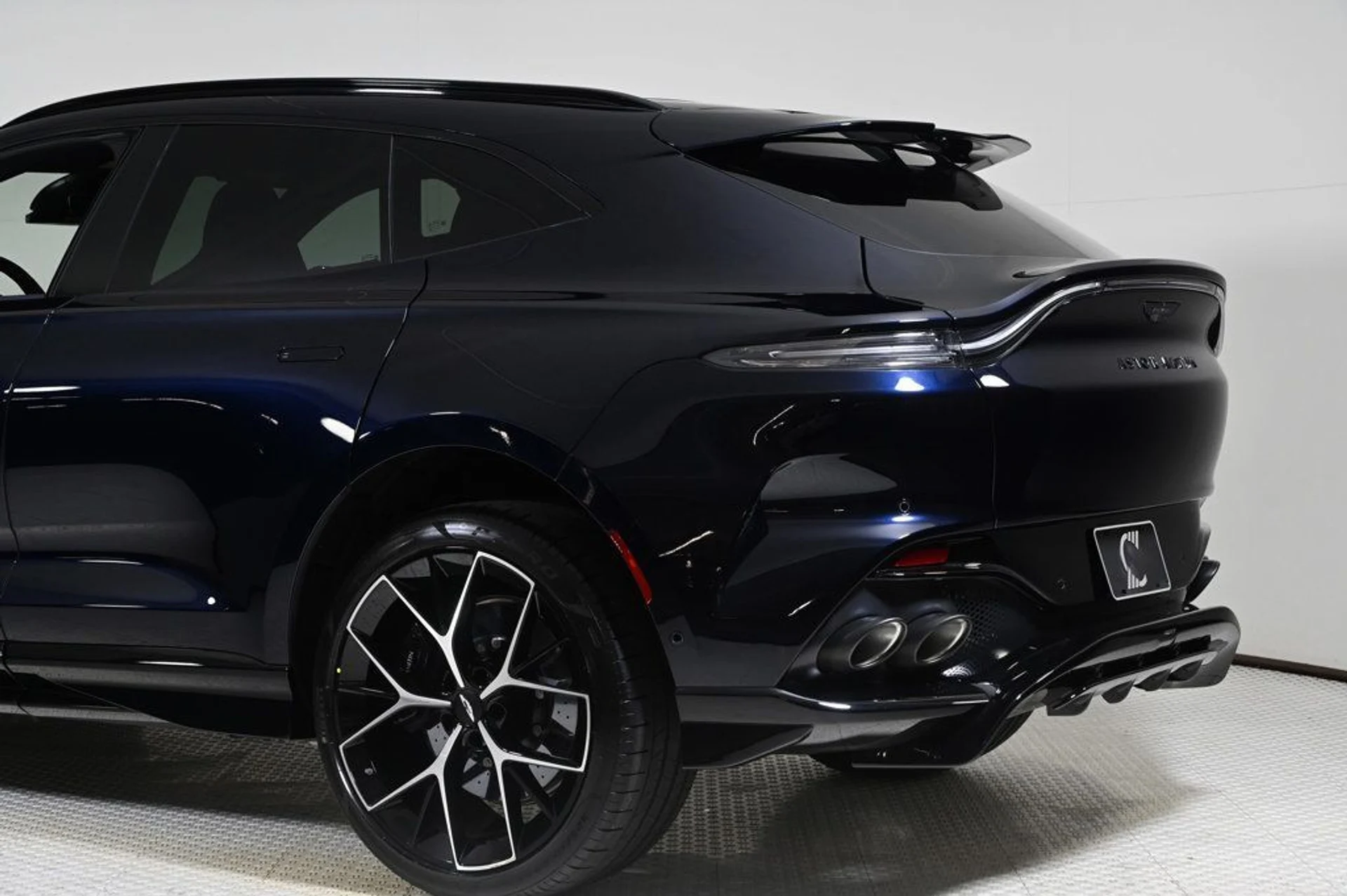 mph022_427853478_new_2026_aston_martin_dbx_707awd_11350_22964194_23_1024_5bd912f49f
