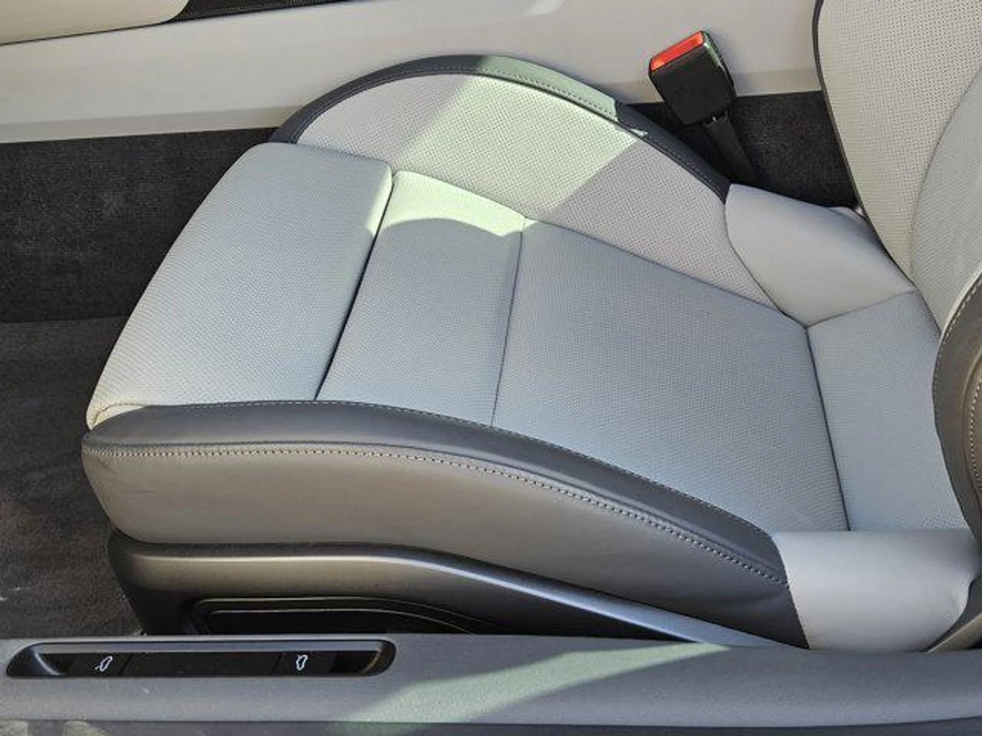 mph022_4279291076_kn_YZ_38_Tm_Z_Vxm_Wk47_Bxp_T_Wa5_08_3941118e10