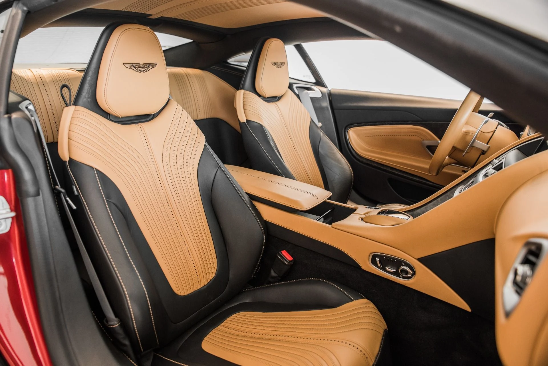 mph022_4283469465_Used_2017_Aston_Martin_DB_11_1595695545_53c0d1d37e