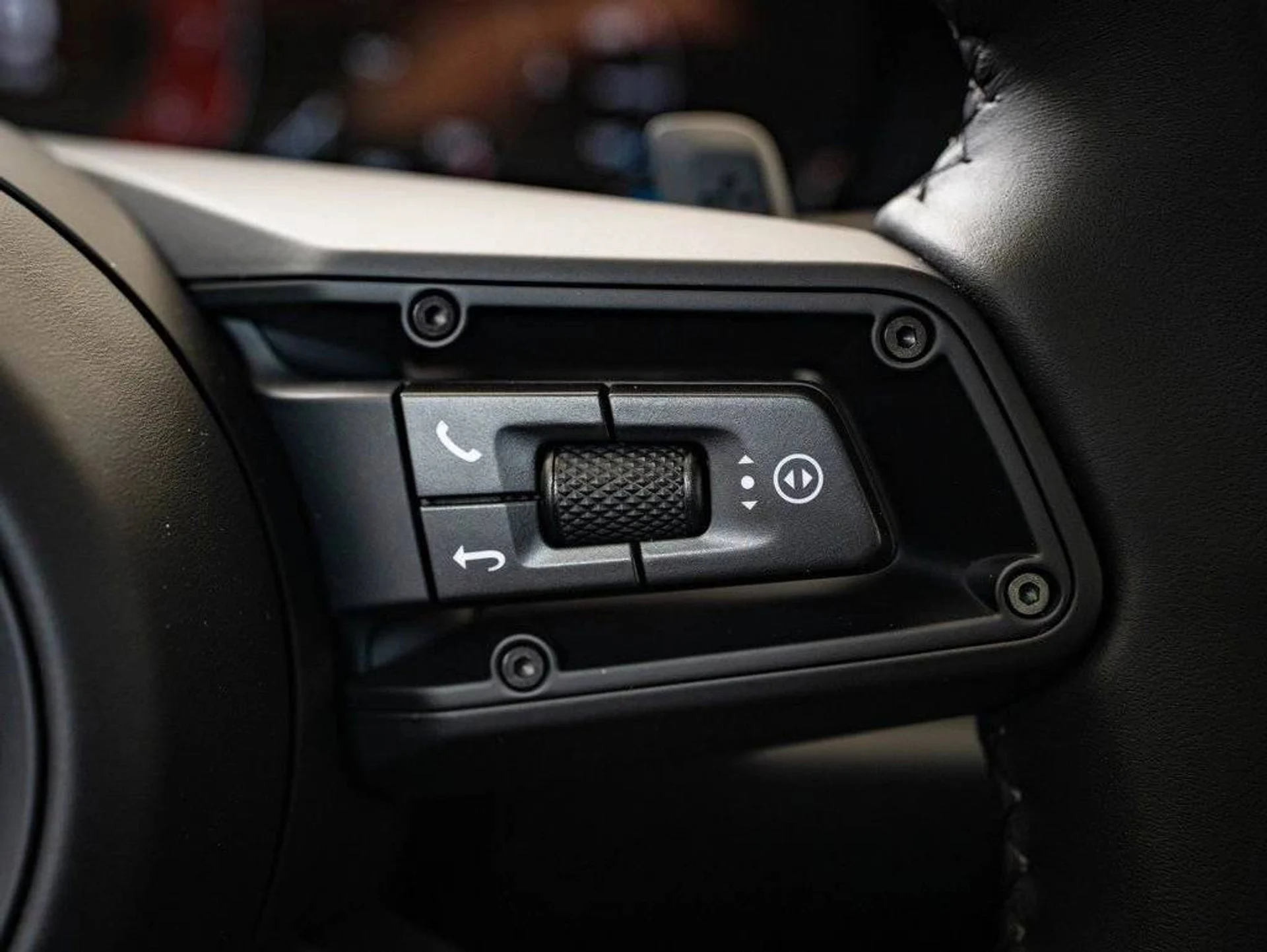 mph022_4287978572_b7fae94b2366a950325e612f12acf68ex_00bbb93921