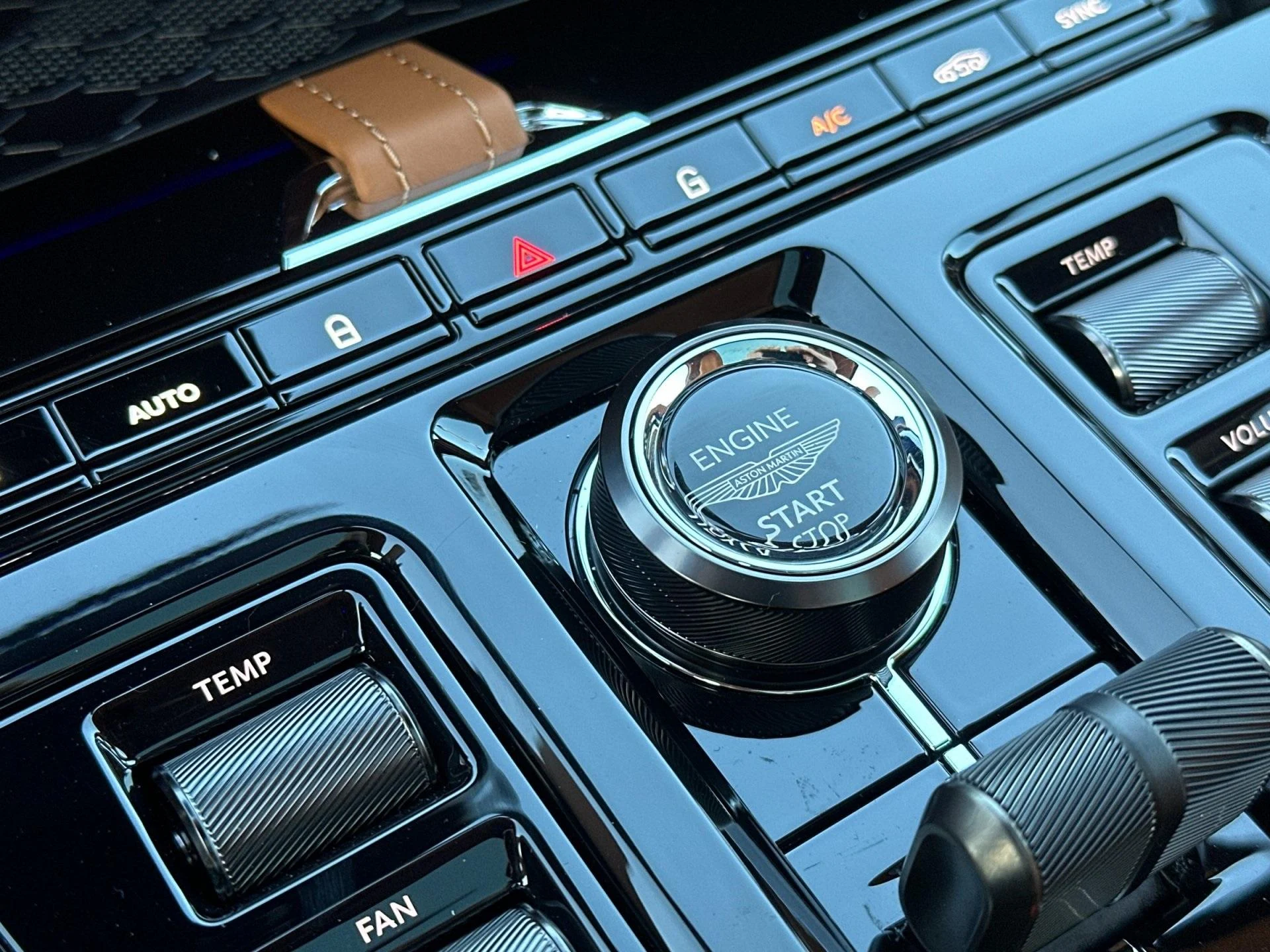 mph022_4292188589_New_2026_Aston_Martin_DBX_707_1765379222_0db1b6c273