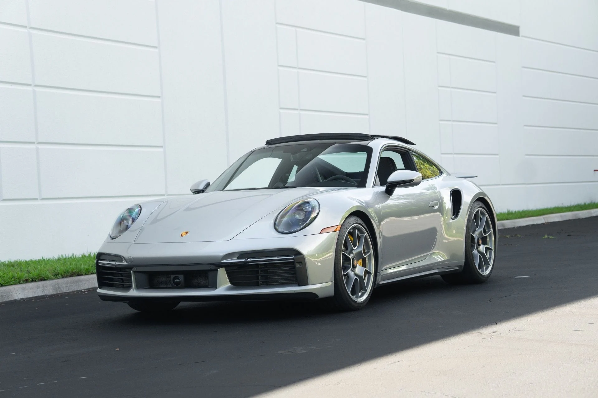 mph022_436248107_Used_2021_Porsche_911_Turbo_S_1758737347_789a385f43