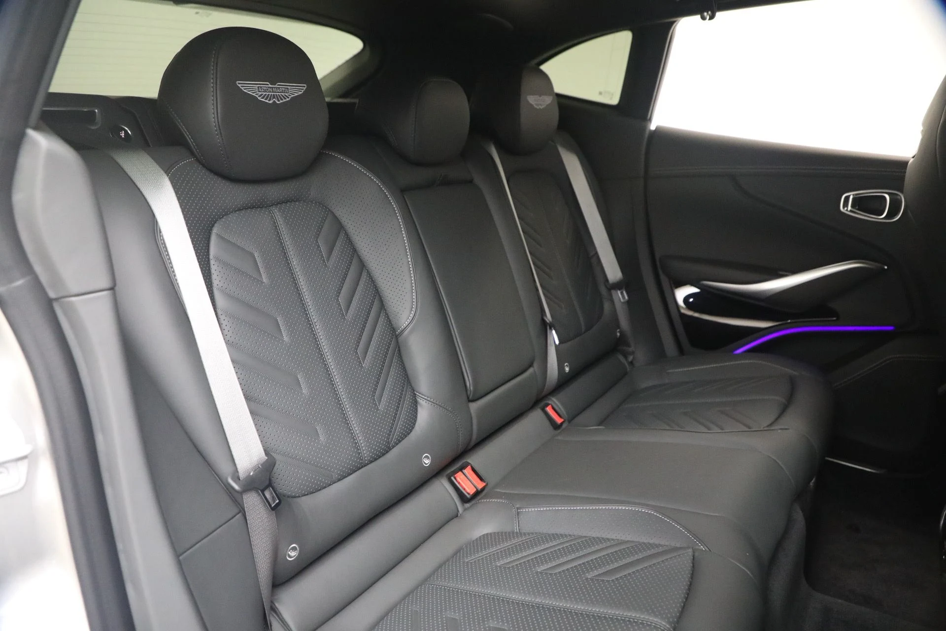 mph022_436488709_New_2026_Aston_Martin_DBX_S_1779192490_2ab28deff7