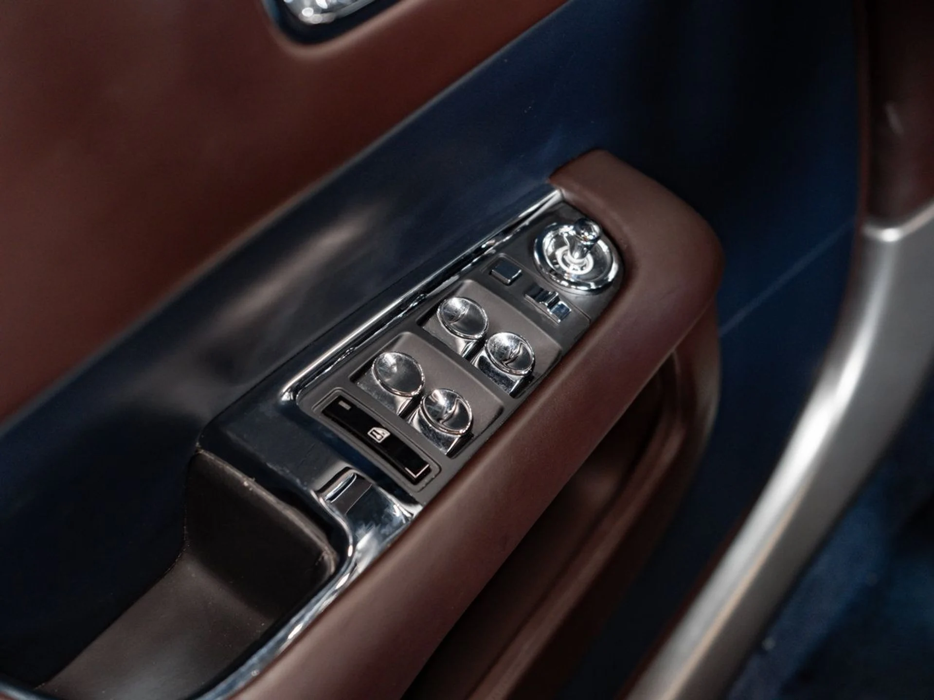mph022_447337118_rolls_royce_dawn_2016_d013a12ce6