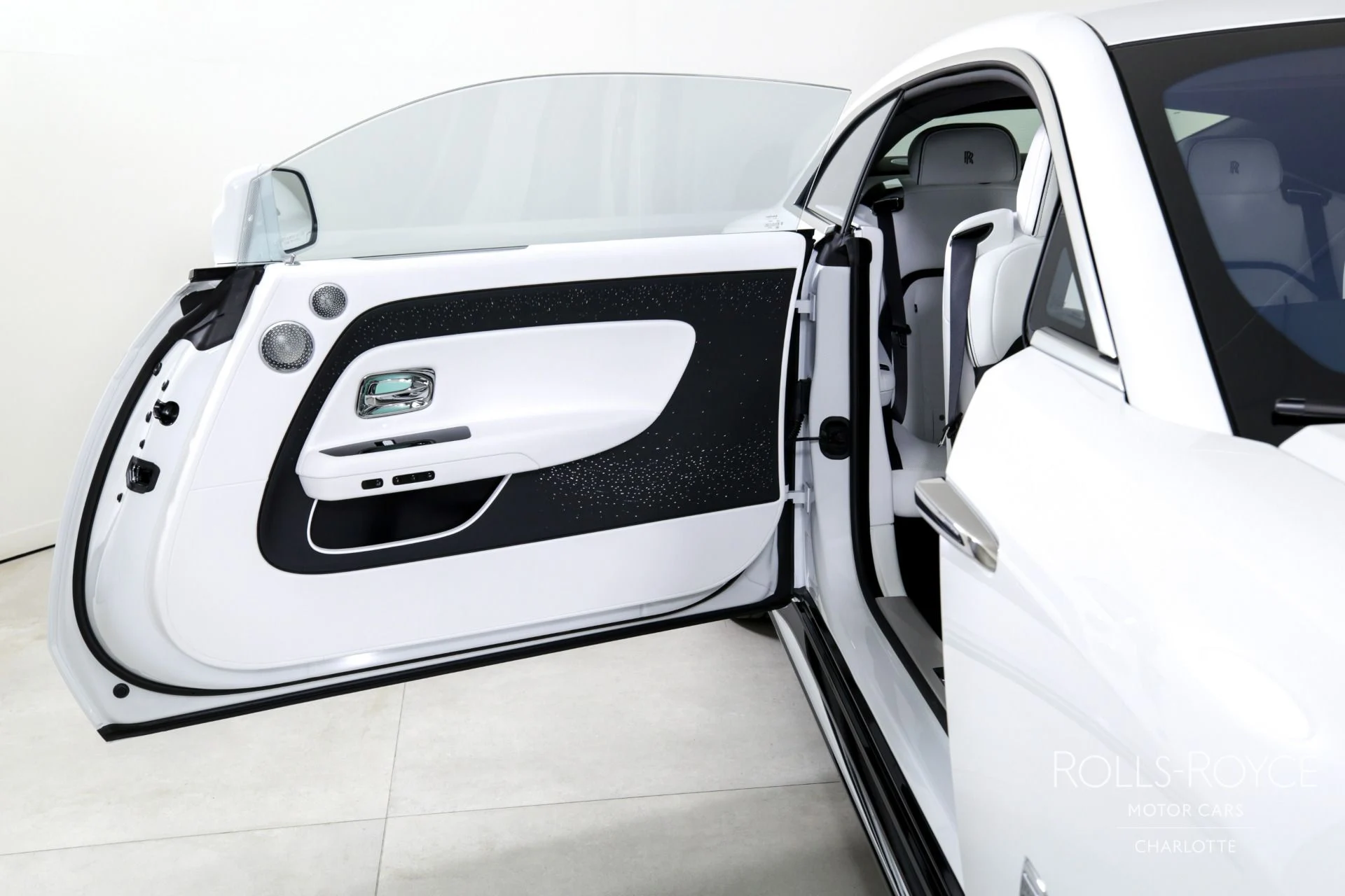 mph022_465371353_Used_2024_Rolls_Royce_Spectre_1712872063_bc0a771627