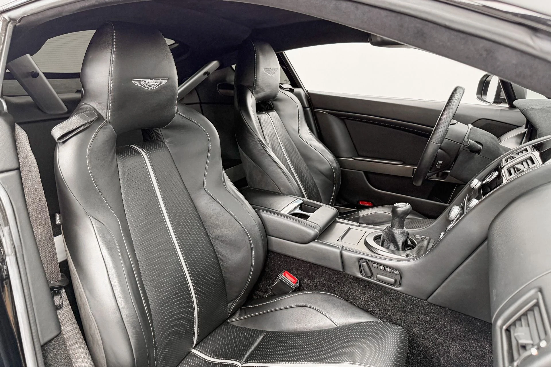 mph022_467642260_Used_2015_Aston_Martin_V8_Vantage_GT_6_Speed_Manual_Two_Tone_Bodywork_1782240844_92c9a137c8