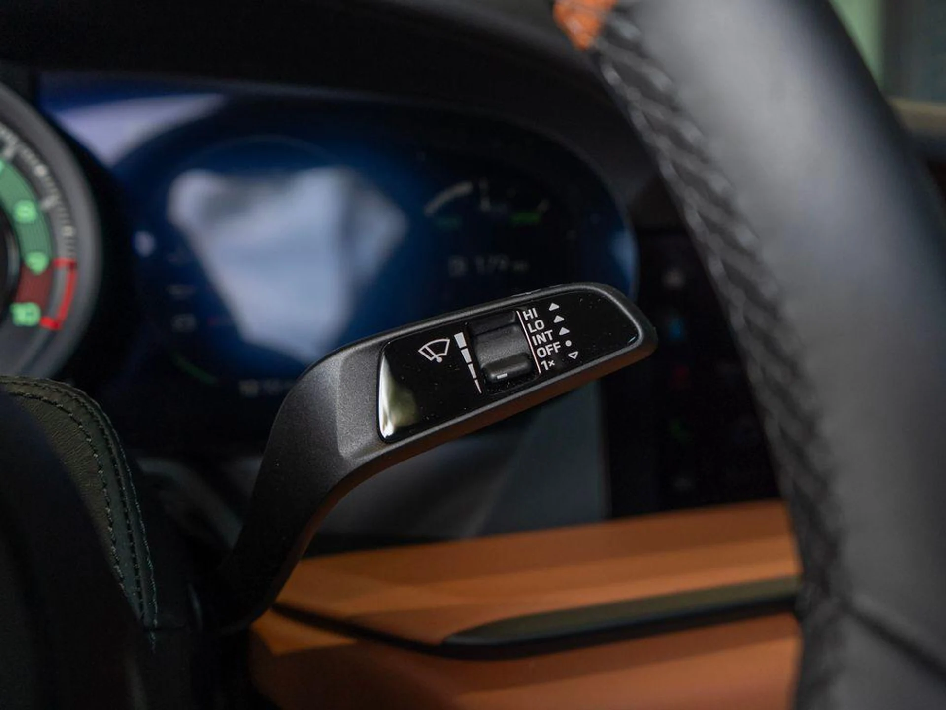 mph022_479017067_ev_X_Zrh9nj3_R_Smpu_B_Zwz2_L3xmw_baf4c48288