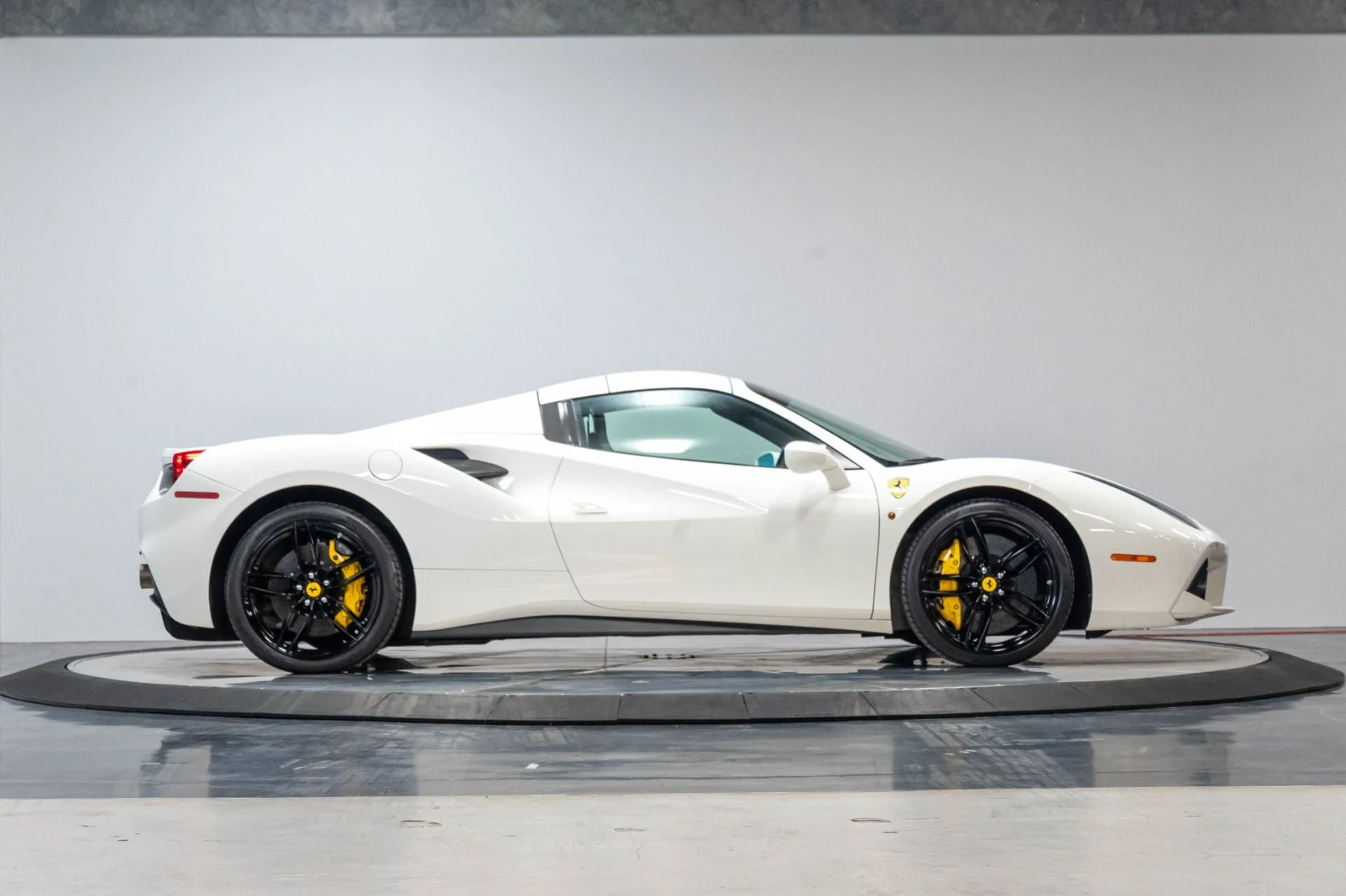 mph022_479908592_Used_2016_Ferrari_488_Spider_1784843221_0fa7ee8a9d