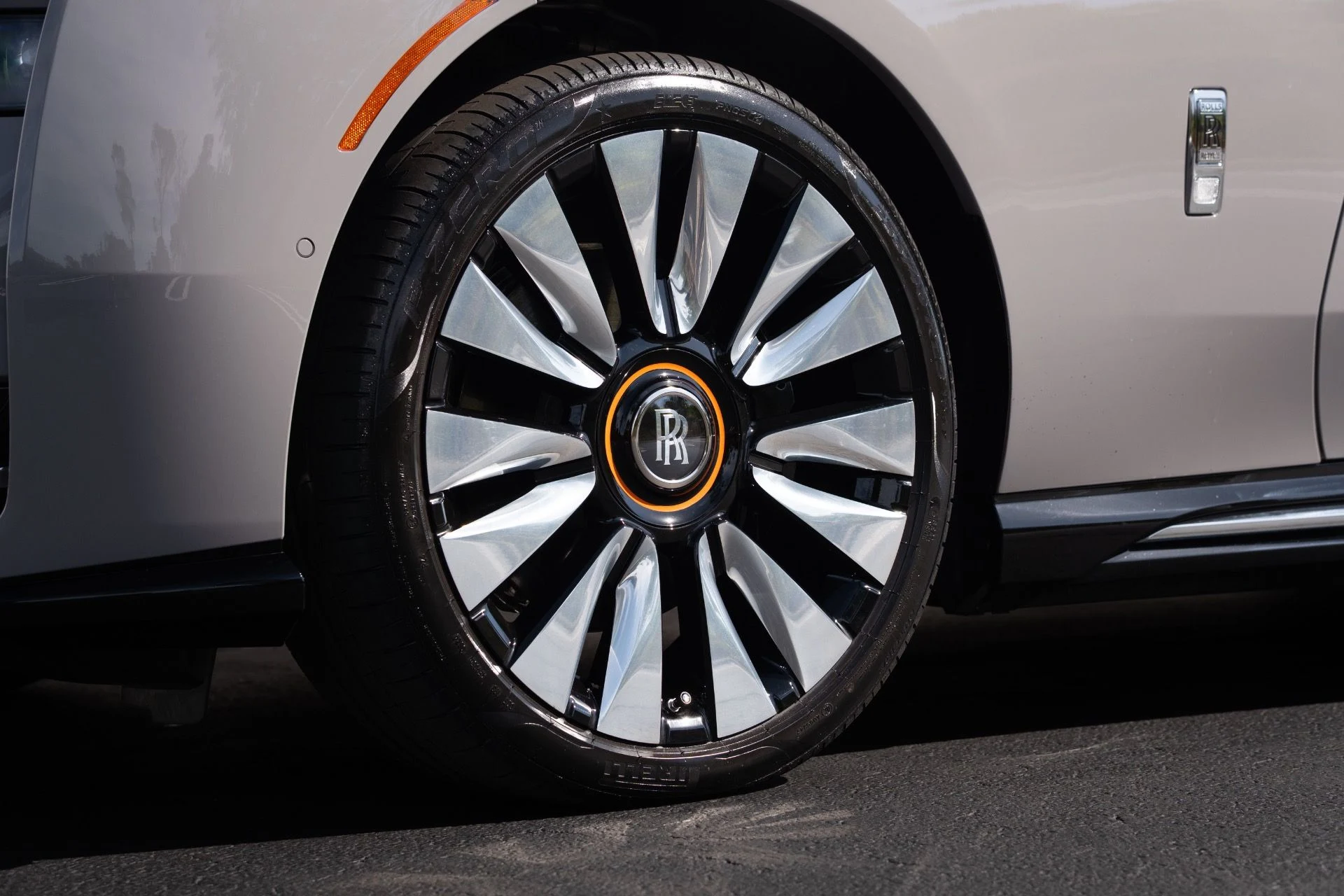 mph022_480624072_Used_2024_Rolls_Royce_Spectre_1772250917_2cacfb81ed