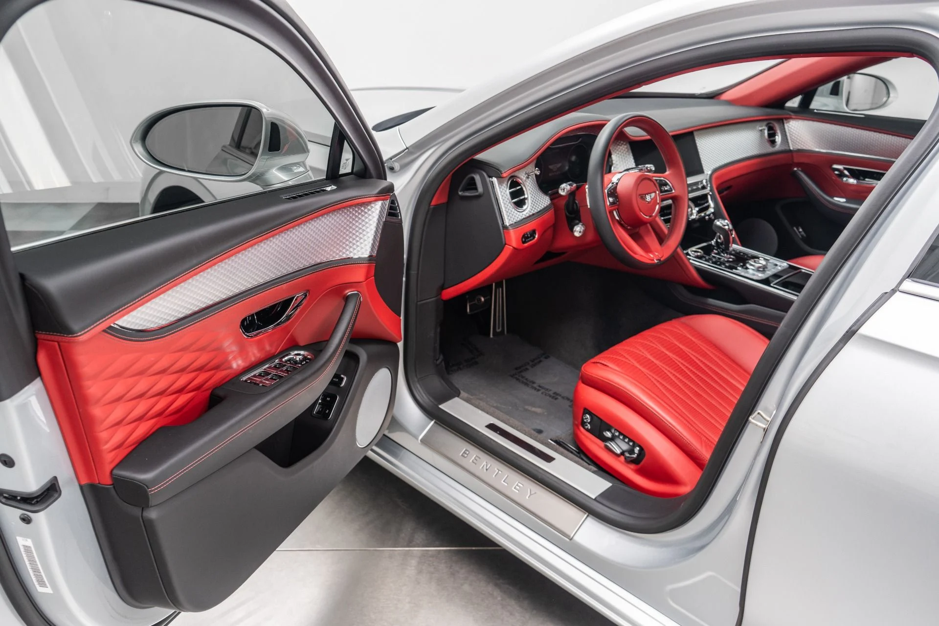 mph022_487718612_Used_2022_Bentley_Flying_Spur_V8_Great_Colors_Engine_Turned_Veneers_Mulliner_Package_1773426233_f74cd8870a