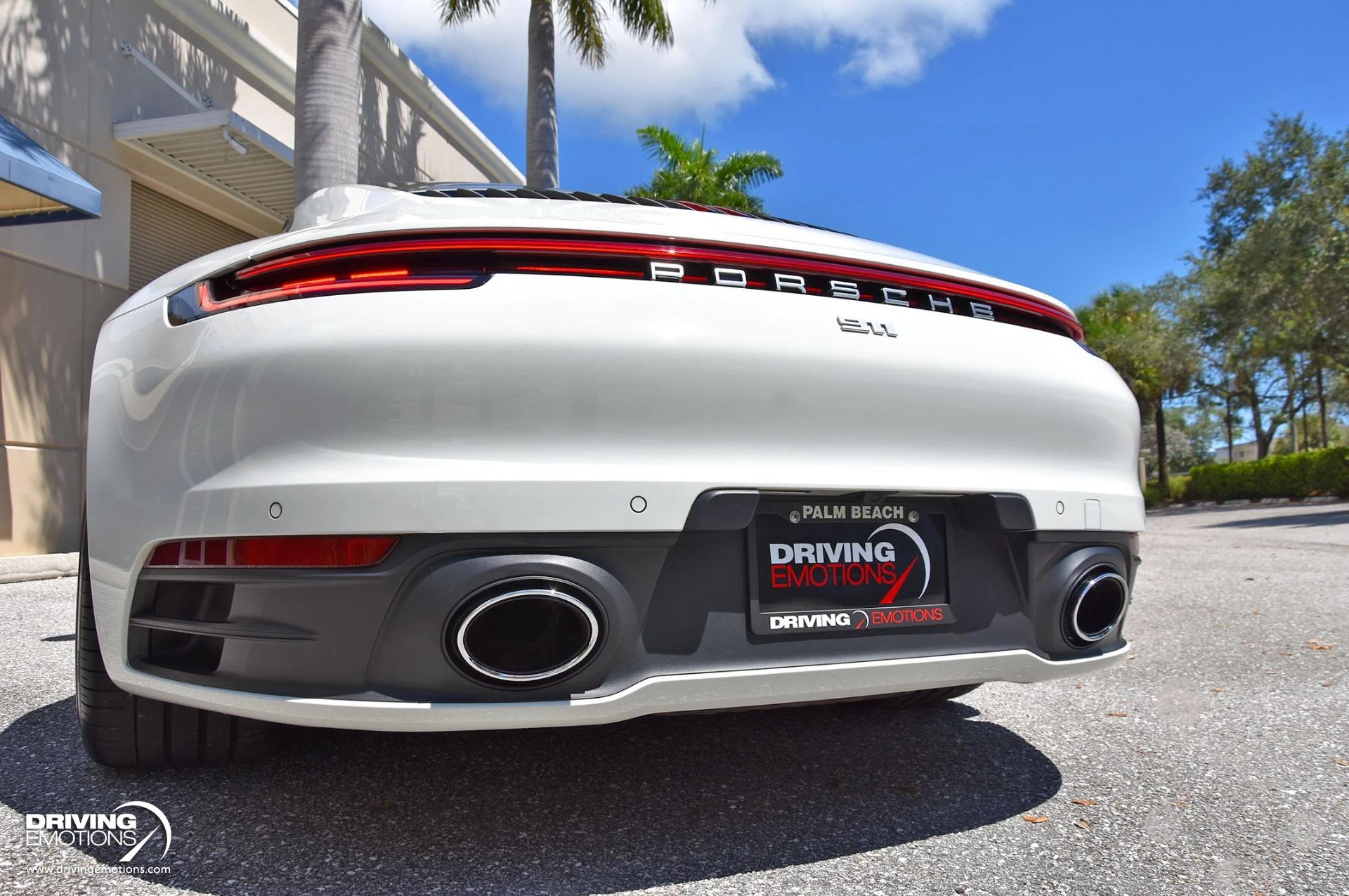 mph022_490264901_865_p23_l_7e68e1f927