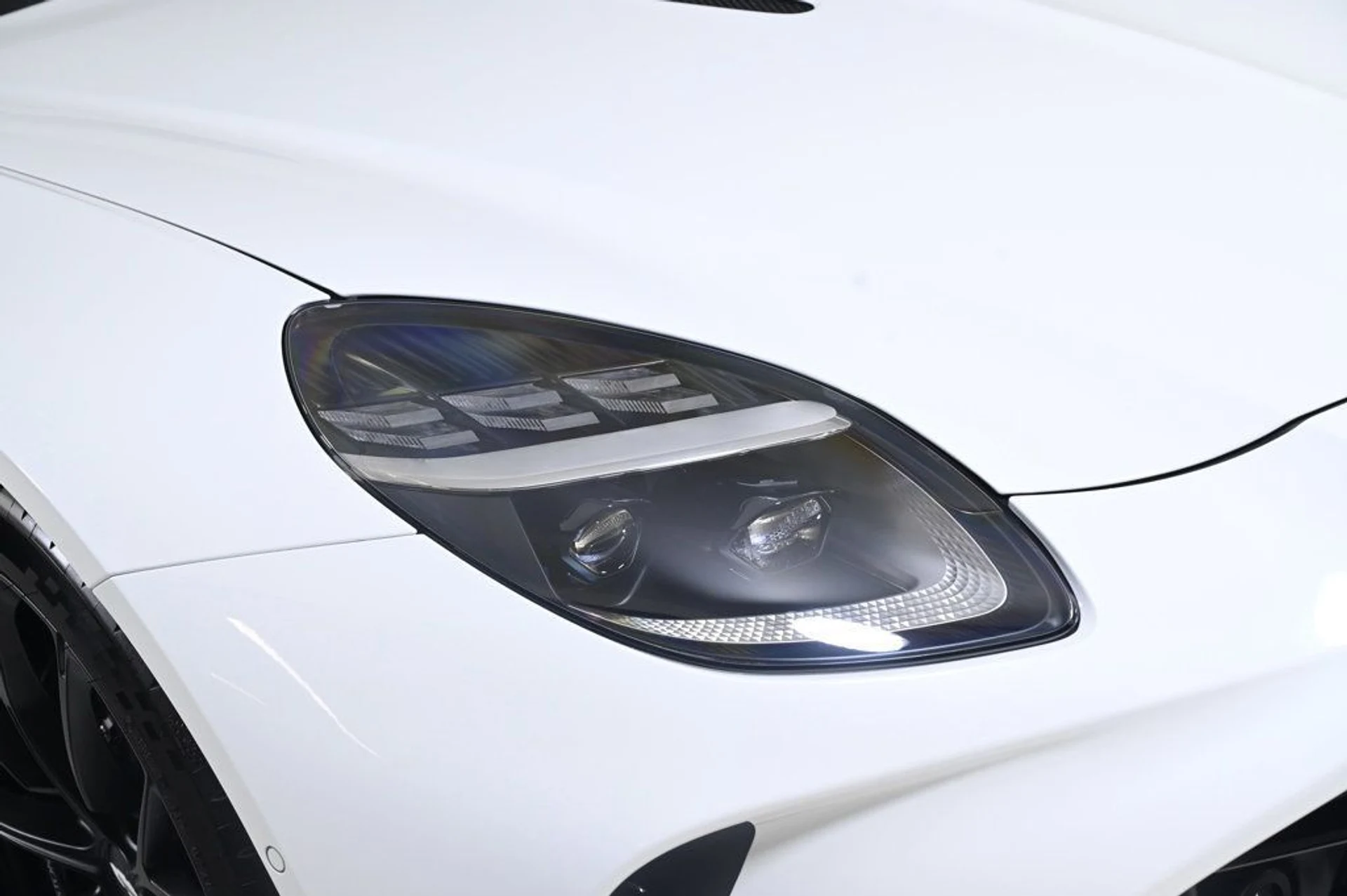 mph022_50303231_new_2026_aston_martin_vantage_roadster_11350_22950965_22_1024_11110e7742