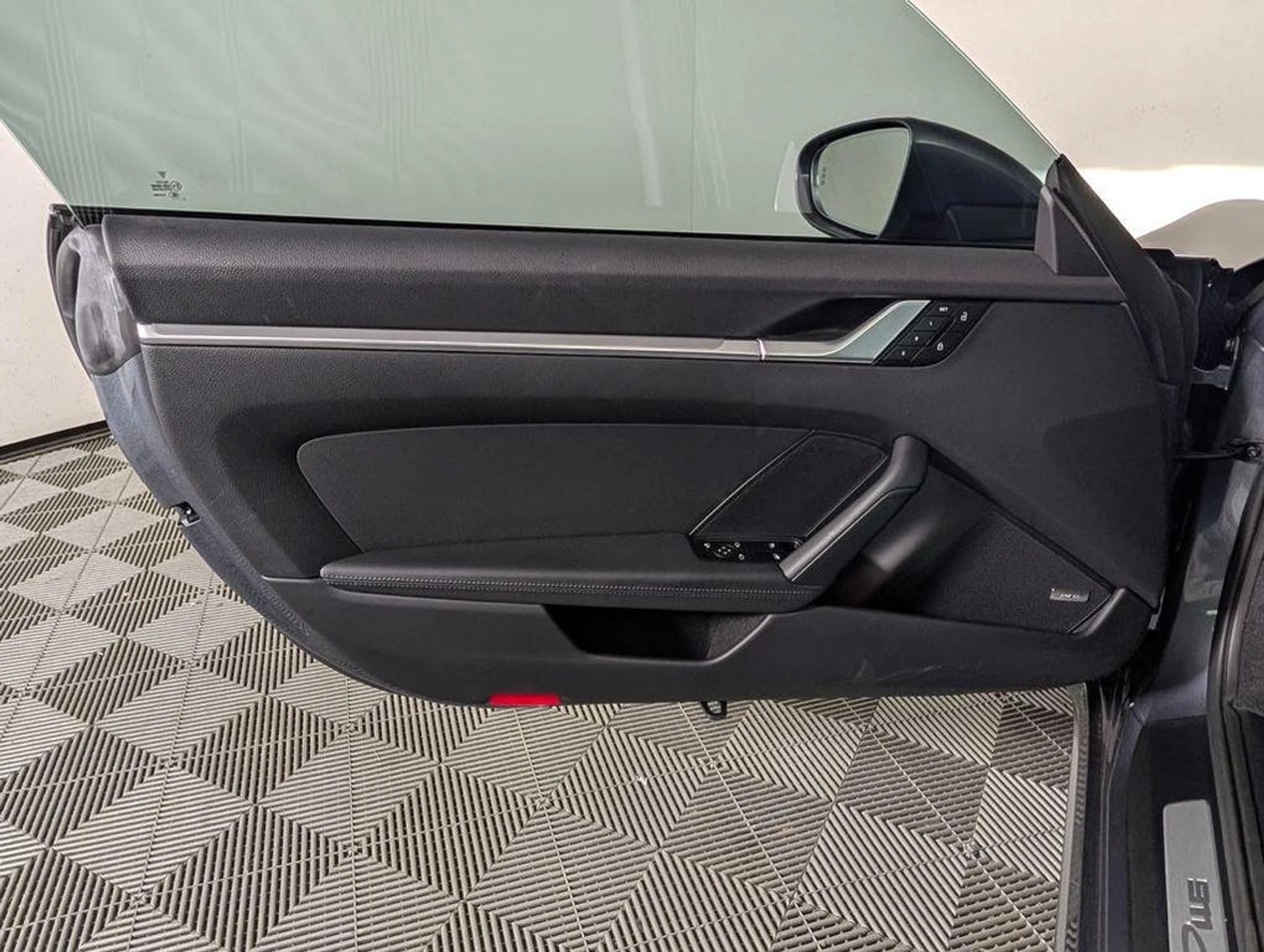 mph022_507961859_im_MQ_9g_Rhzn_Sv_Ujc_H_Xp_N_Ir_Es03_M_5c12faac64