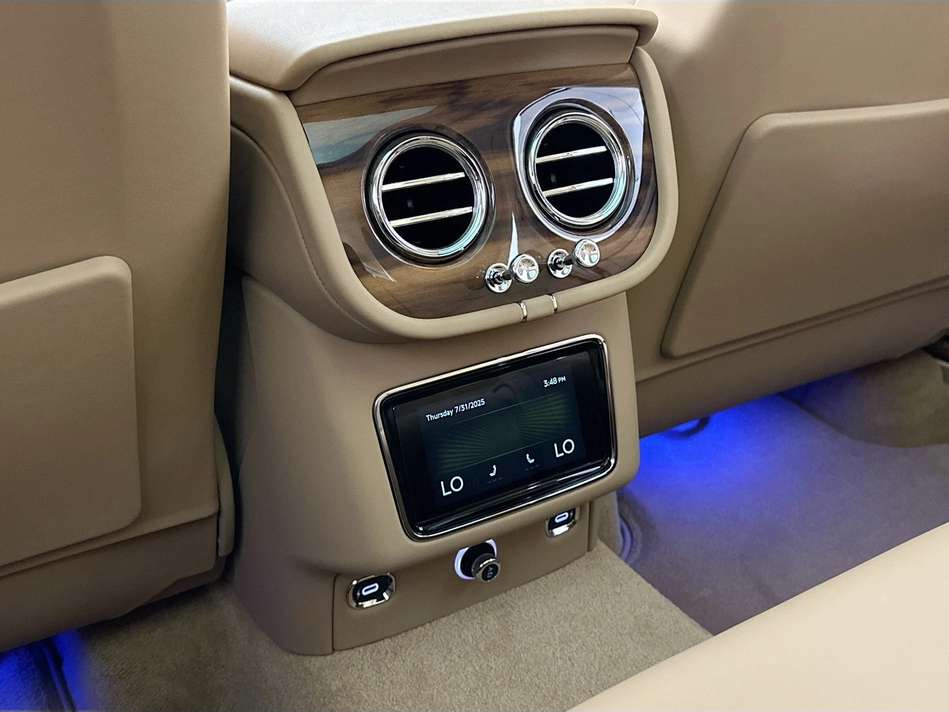 mph022_51980881_23_0f3afed412