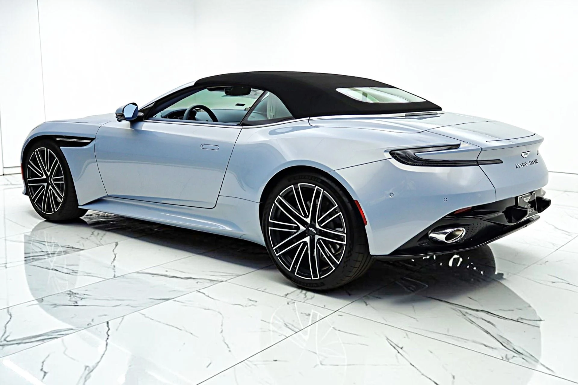 mph022_525129468_New_2026_Aston_Martin_DB_12_Volante_9d0e468e71
