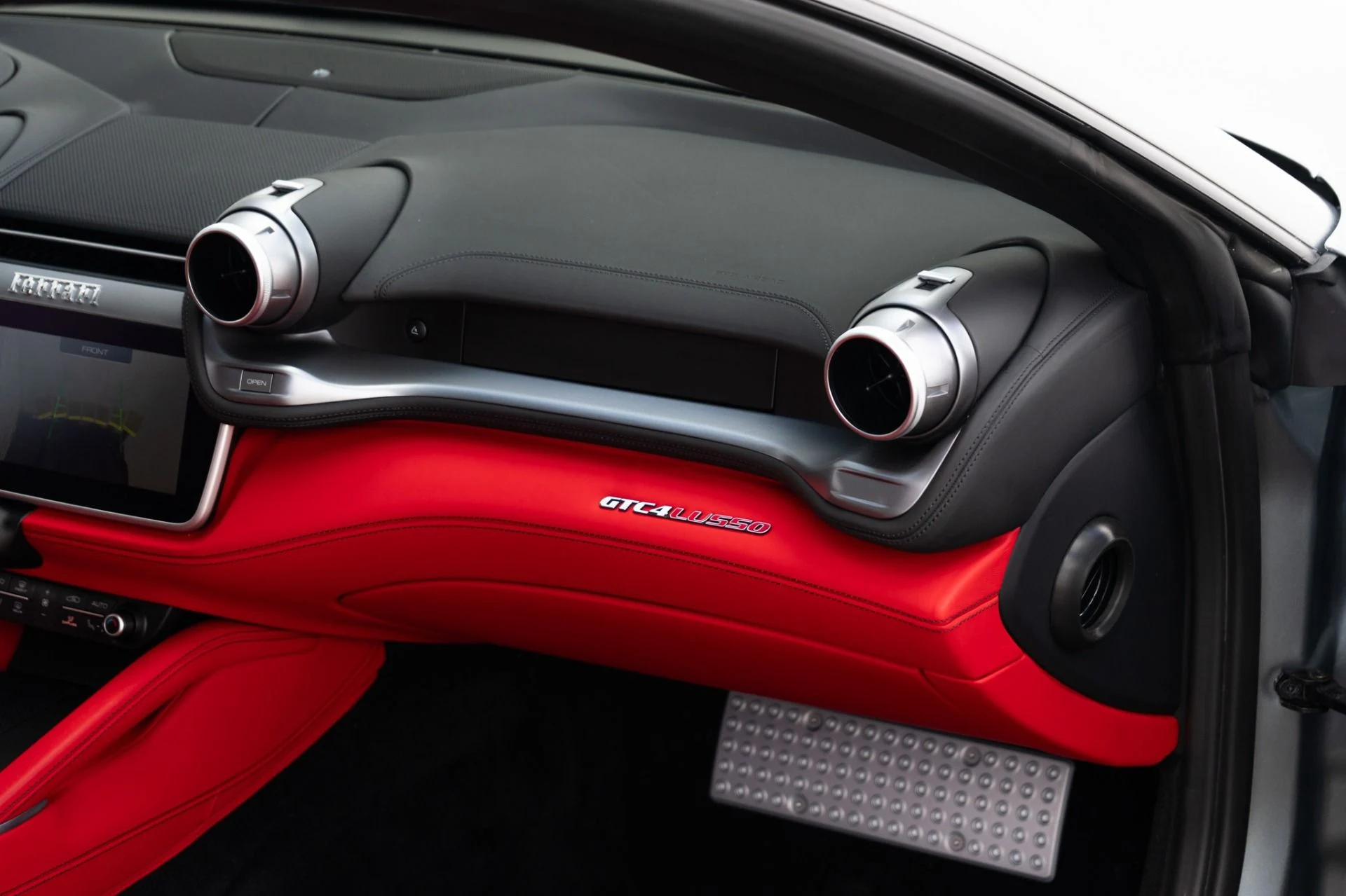 mph022_537747979_Used_2019_Ferrari_GTC_4_Lusso_1759771823_fc1e58197f