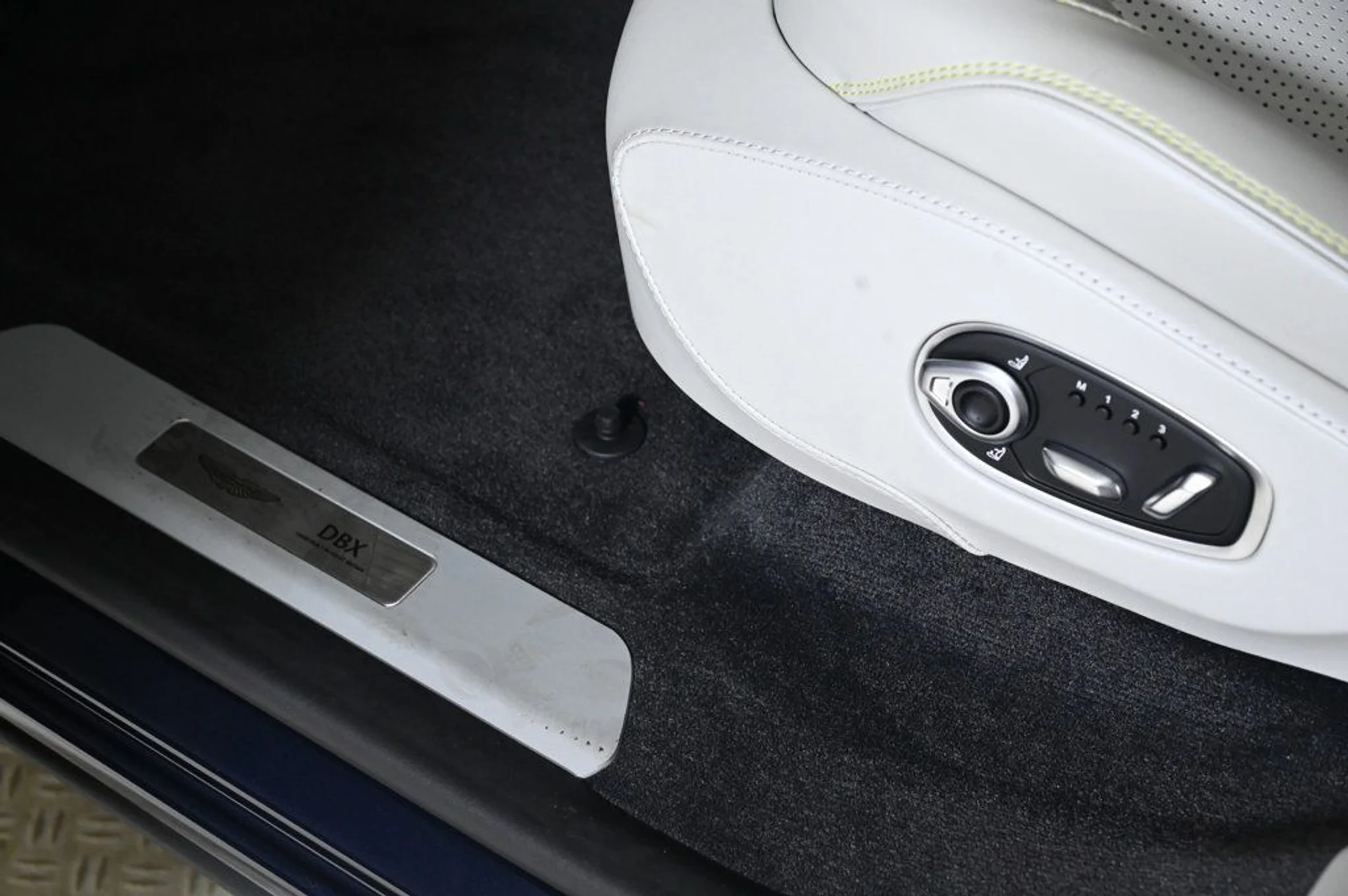 mph022_540996003_new_2026_aston_martin_dbx_707awd_11350_22965901_22_1024_1ff7bb0e4f