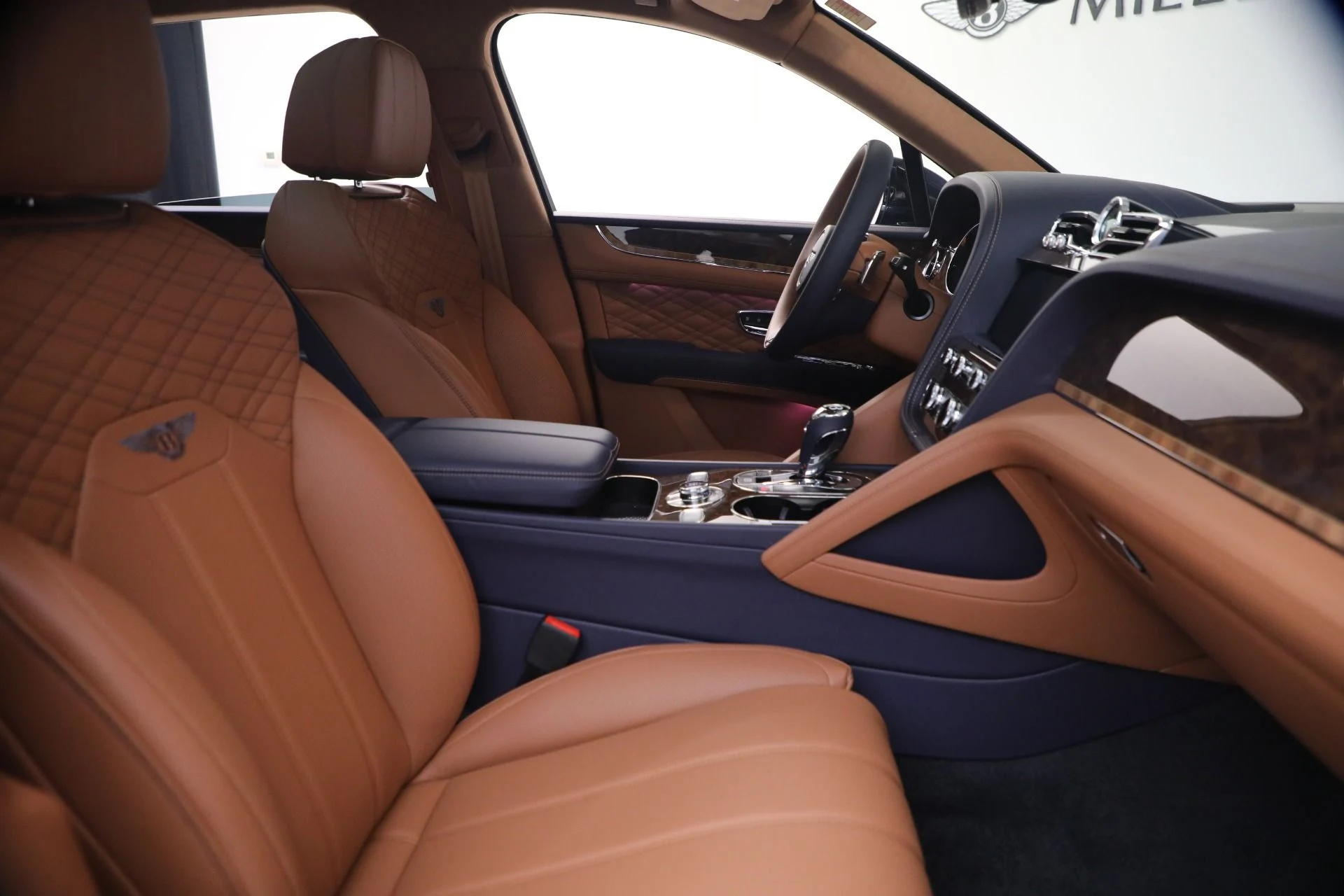 mph022_543568007_New_2026_Bentley_Bentayga_Azure_V8_1781035645_820d3c57c5