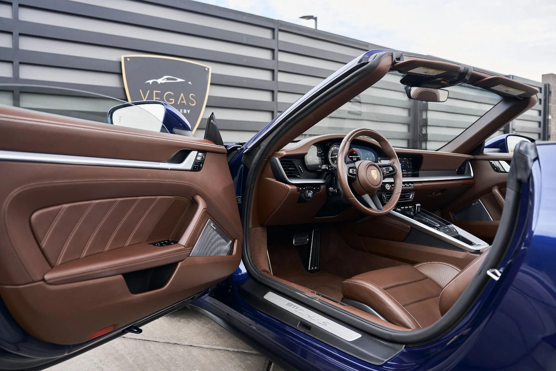 mph022_543797845_Used_2021_Porsche_911_Turbo_S_1763157448_09bda712ad